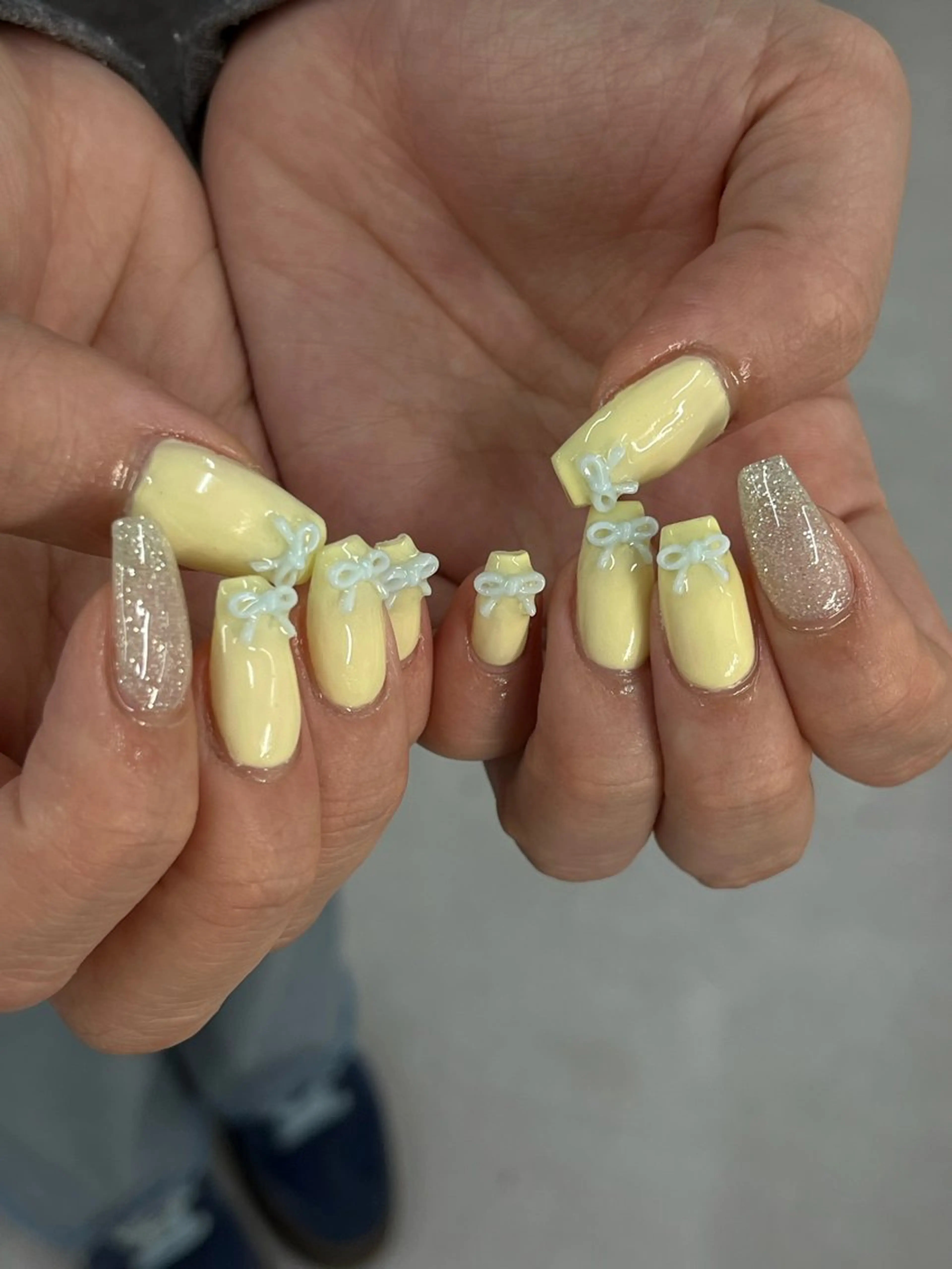 ネイル ブルー 黄色 ハンドネイル schon 🎀saraのネイルデザイン