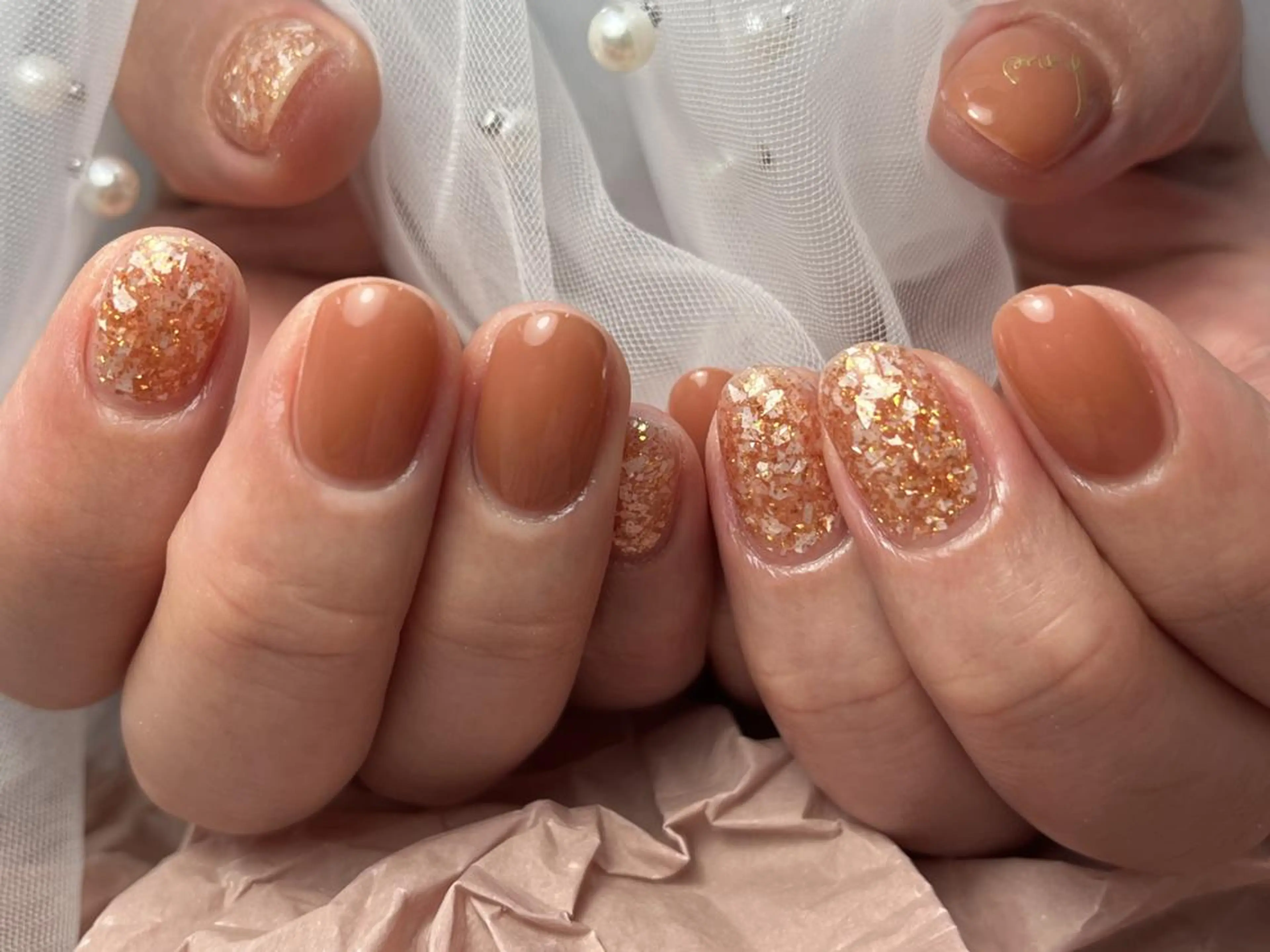 ネイル ゴールド キラキラネイル ラメ(グリッター) オレンジ シンプルネイル ハンドネイル ToliyDeliy Nail Salonのネイルデザイン