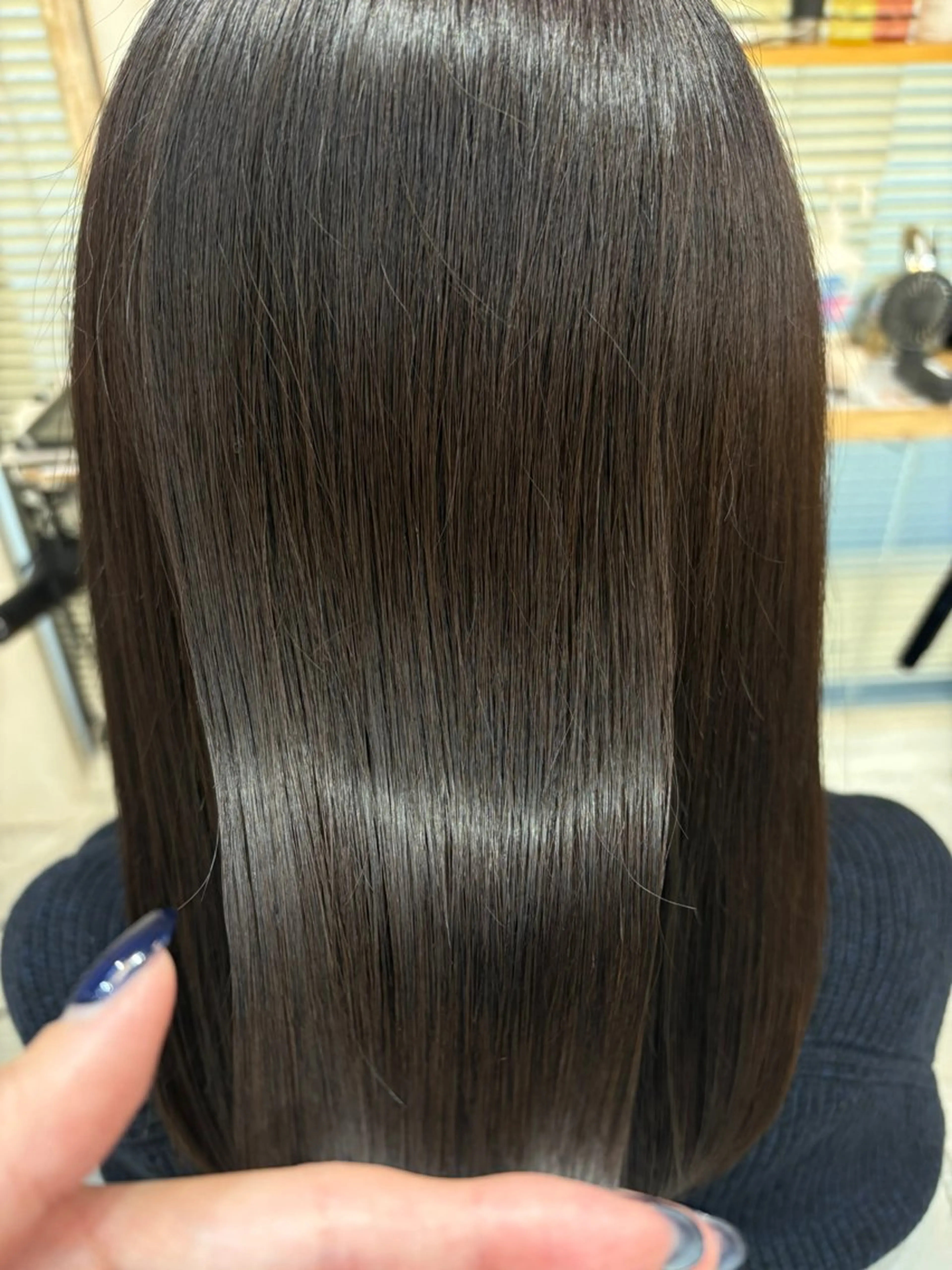 ミディアム カット 縮毛矯正 トリートメント レイヤーカット・ 縮毛矯正 星野のヘアスタイル