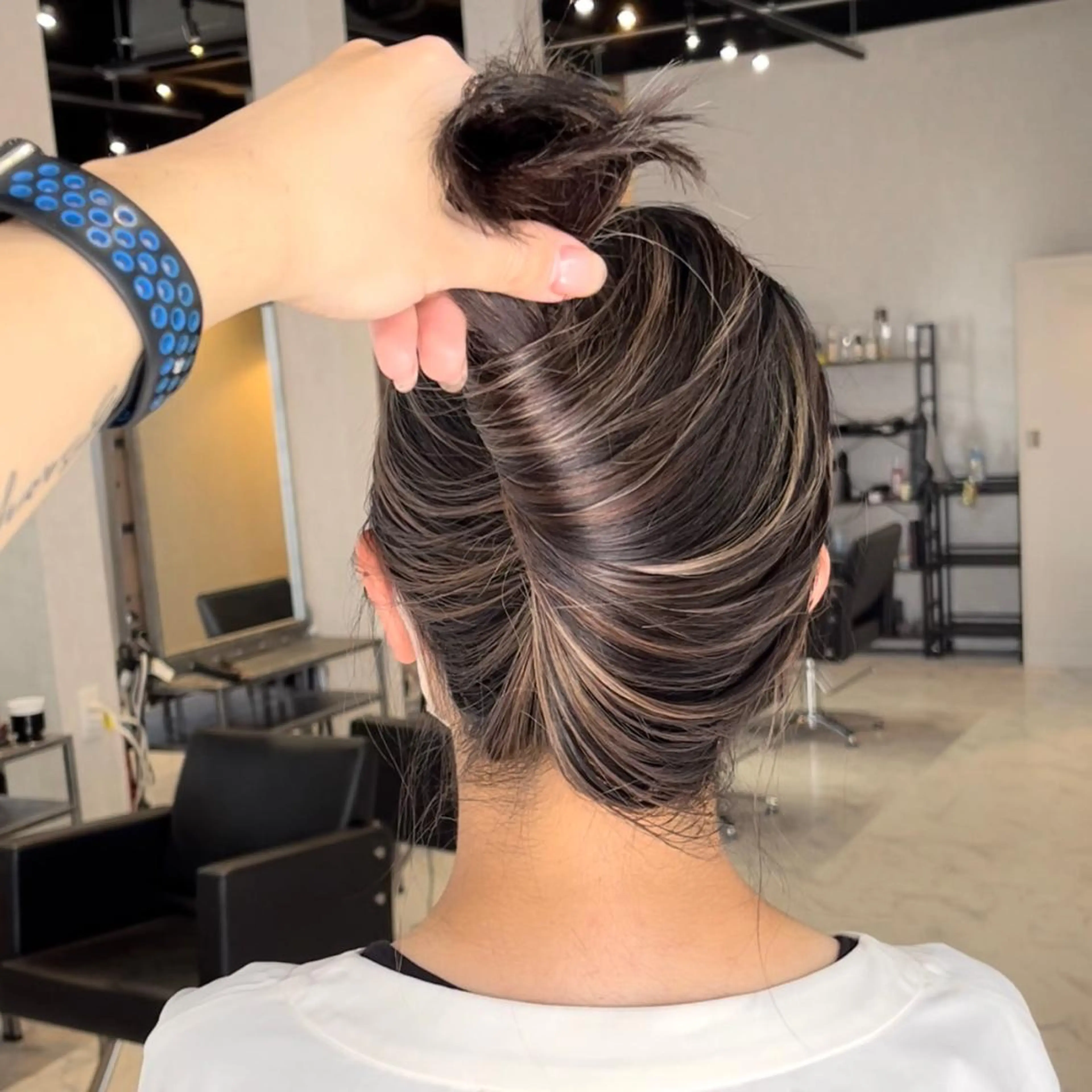 ミディアム カラー ヘアアレンジ バレイヤージュ デザインカラー ハイライトカラー 外国人風カラー ハイライト カット ヘアカラー トリートメント アンドウ ユウ/ レイヤーカット/韓国のヘアスタイル