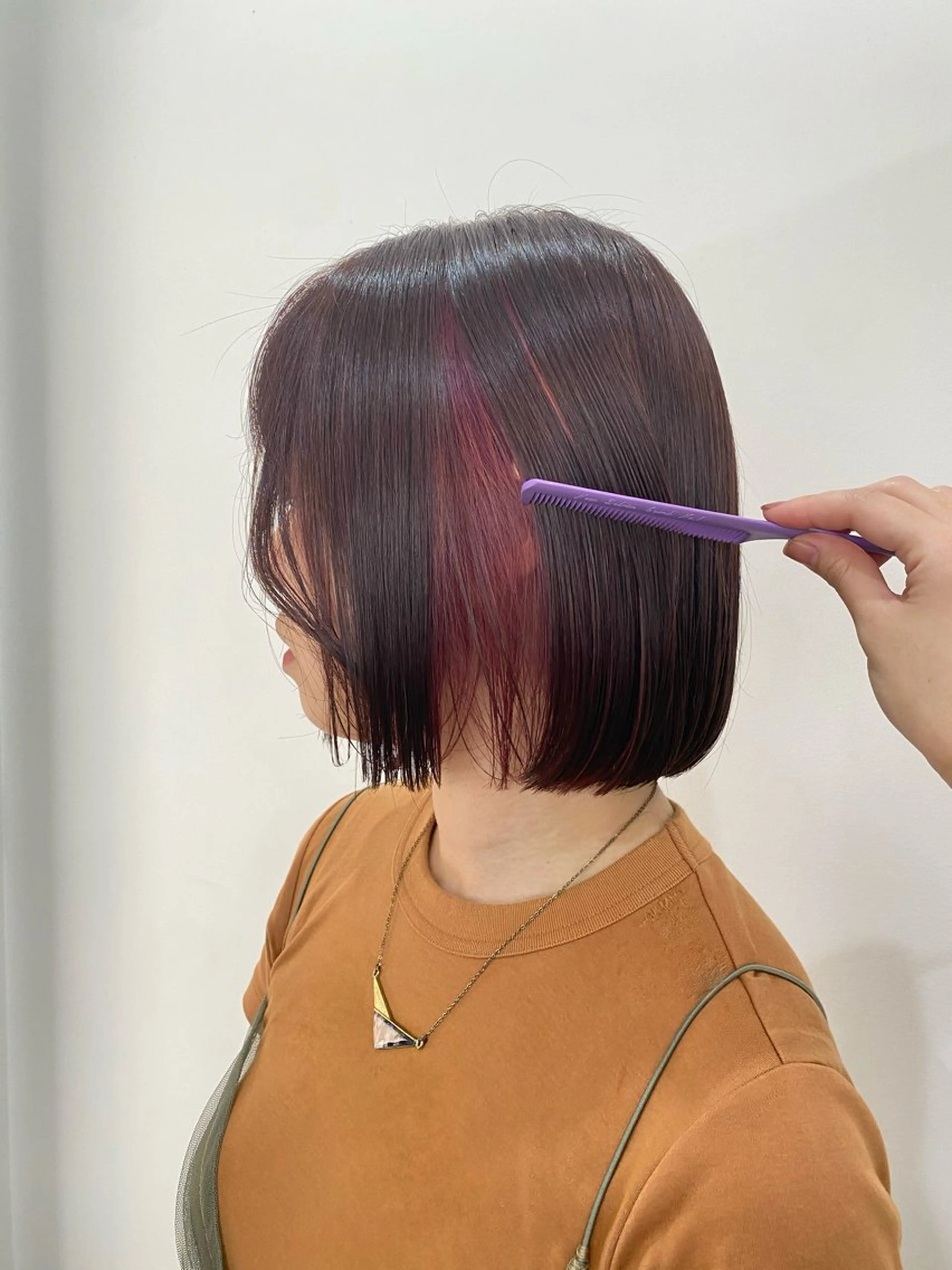 ミディアム ピンクブラウン センターパート/ニ ュアンスパーマのヘアスタイル