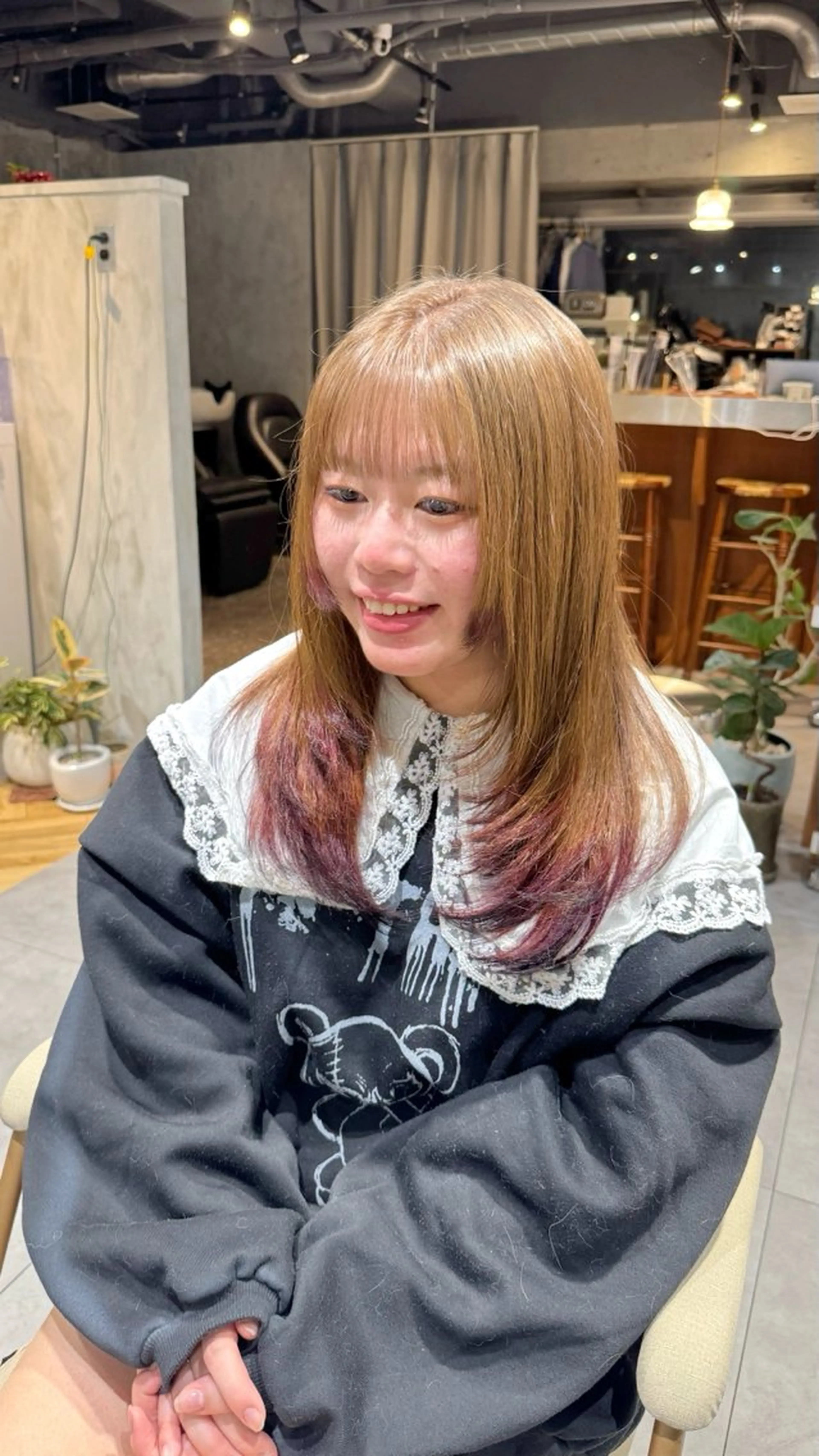 セミロング esse大阪茶屋町店所属・レイヤーカット 新井田陽寿のヘアスタイル
