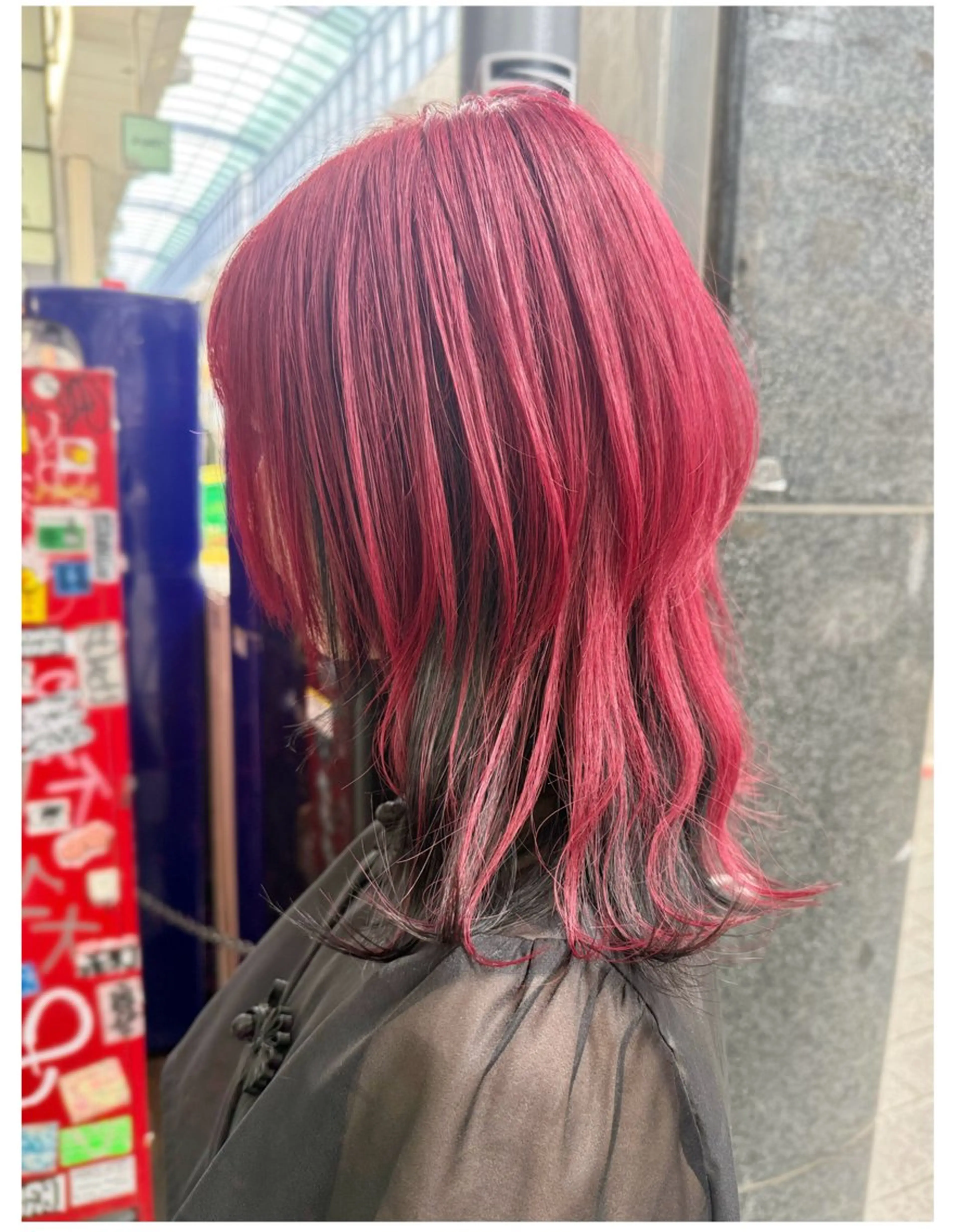 ミディアム カラー ウルフカット ヘアカラー GARU-ガル-所属・TSUNO🦖 派手髪/オタク美容師のヘアスタイル