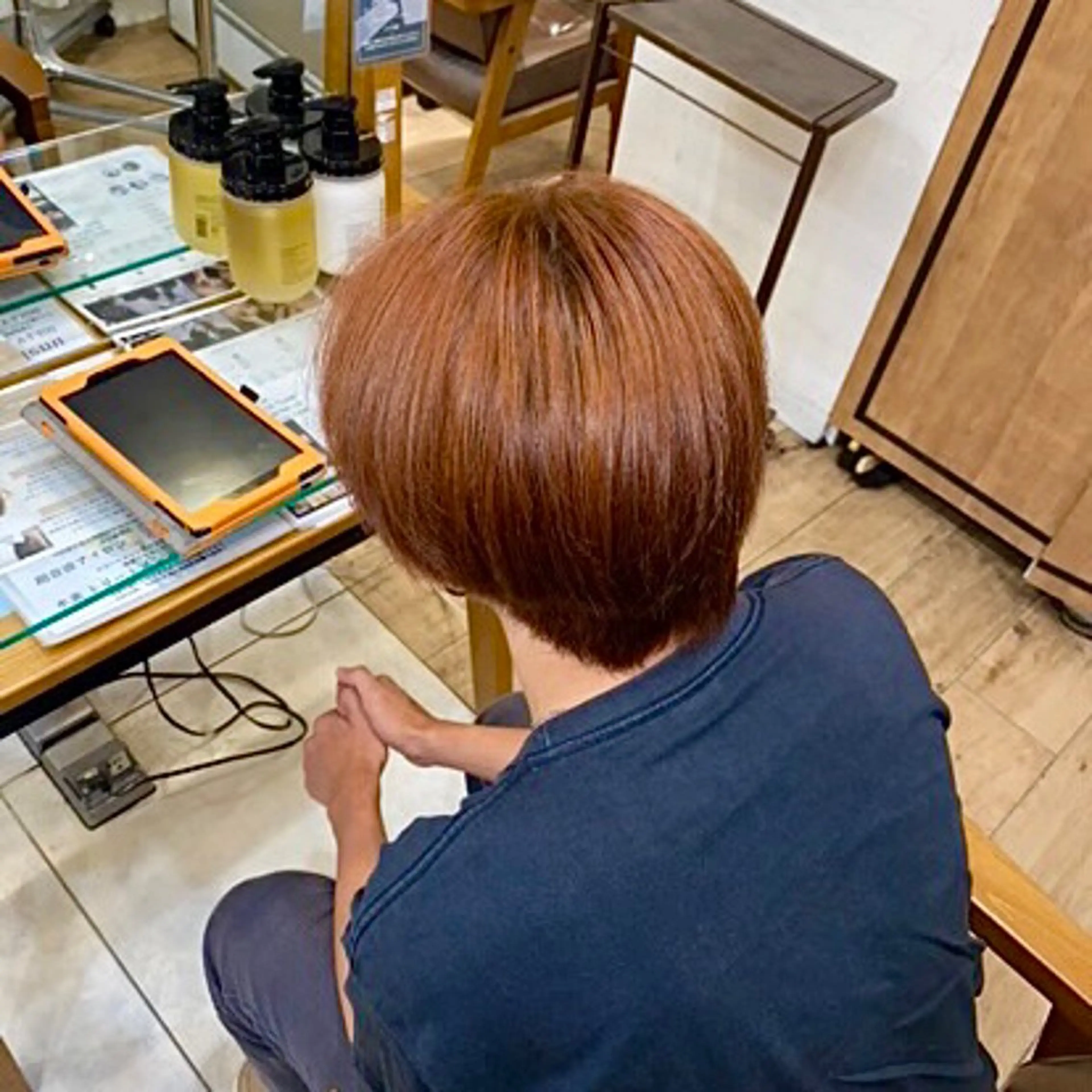 カラー ブラウンカラー オレンジ オレンジブラウン 新原 陽那のヘアスタイル