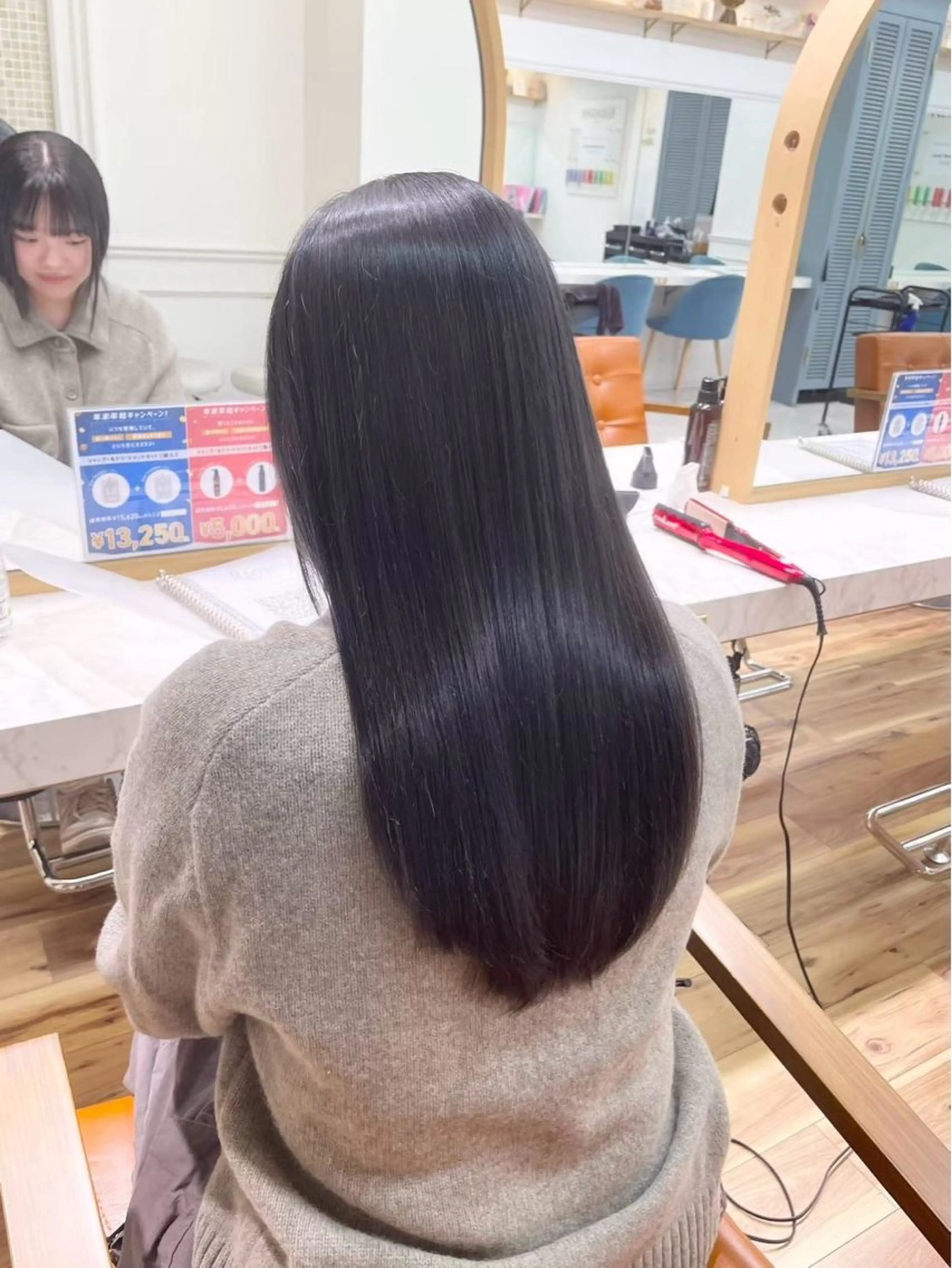 セミロング 縮毛矯正 トリートメント 艶髪/髪質改善 /透明感カラー/鴻巣のヘアスタイル