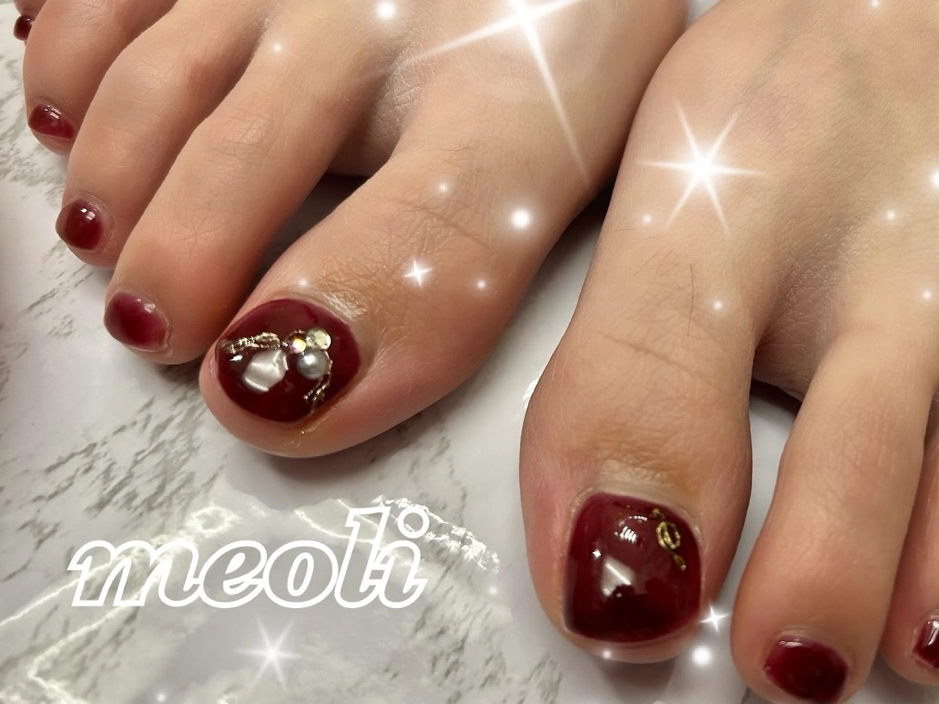 ネイル アートネイル フットネイル ミラーネイル ワンカラーネイル 赤色 フットネイル nail salon meoli　アヤのネイルデザイン