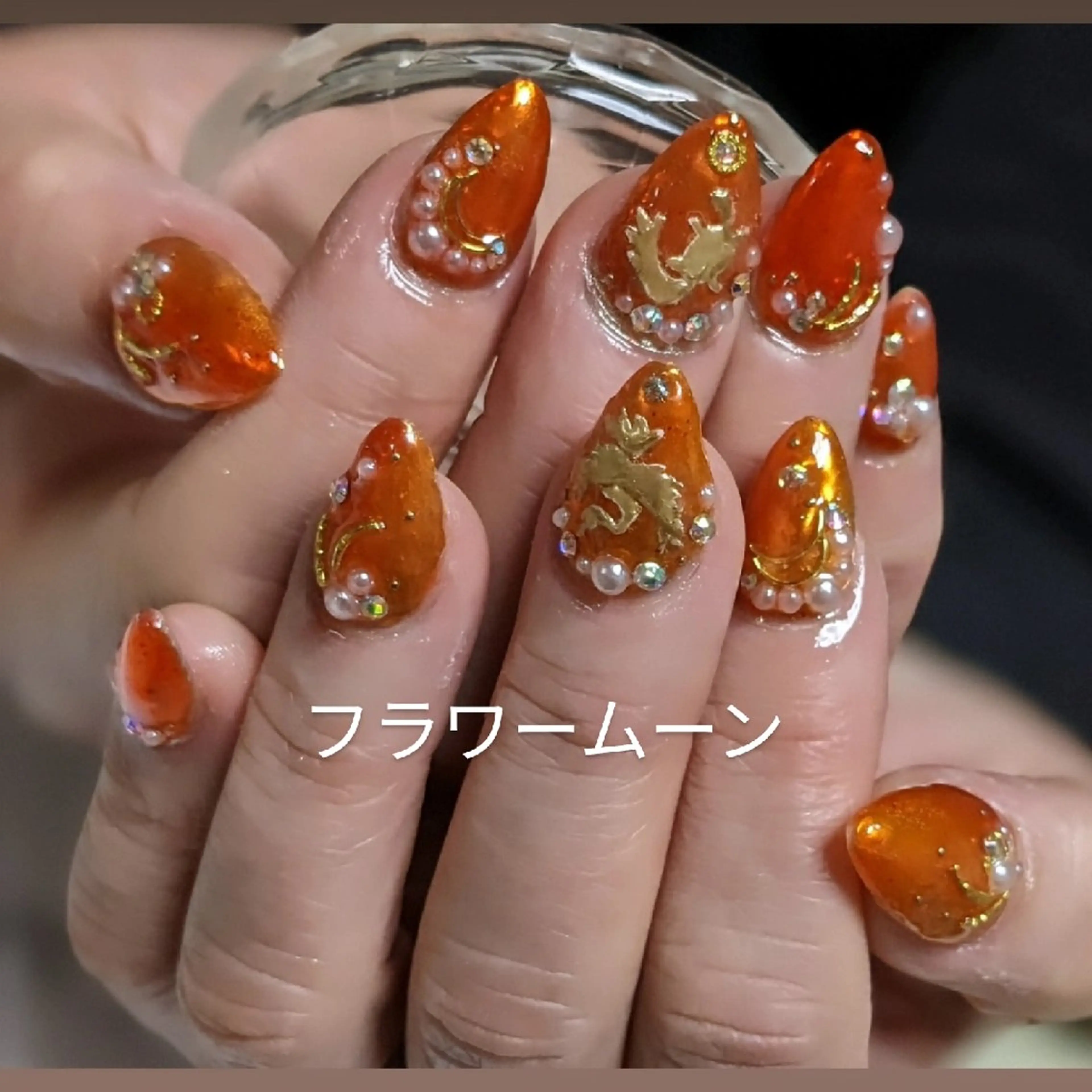 ネイル ミラーネイル ハンドネイル ハンドケア フラワー ムーンのネイルデザイン