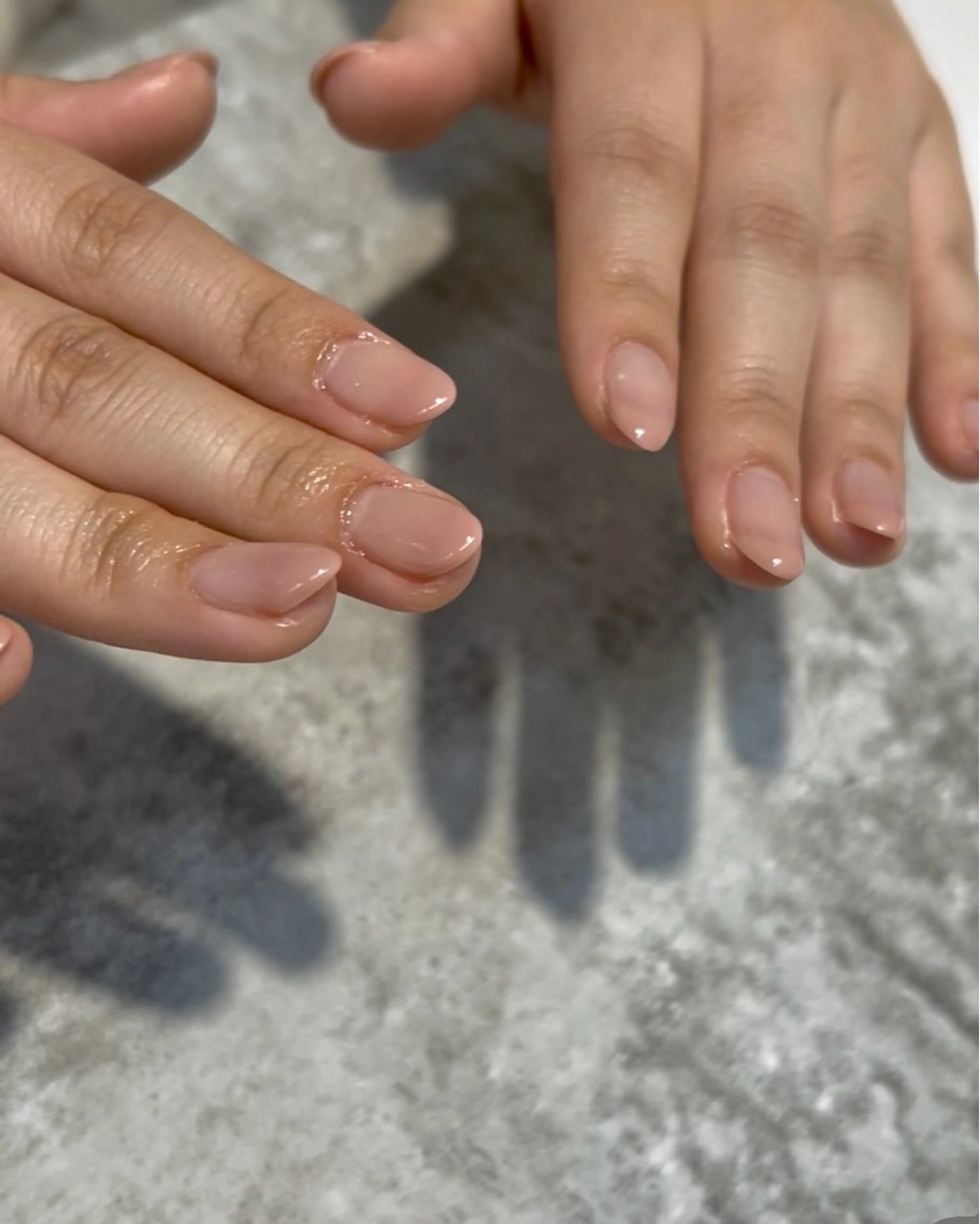 ネイル グラデーション ピンク ピンクベージュ ハンドネイル 半藤 菜月のネイルデザイン