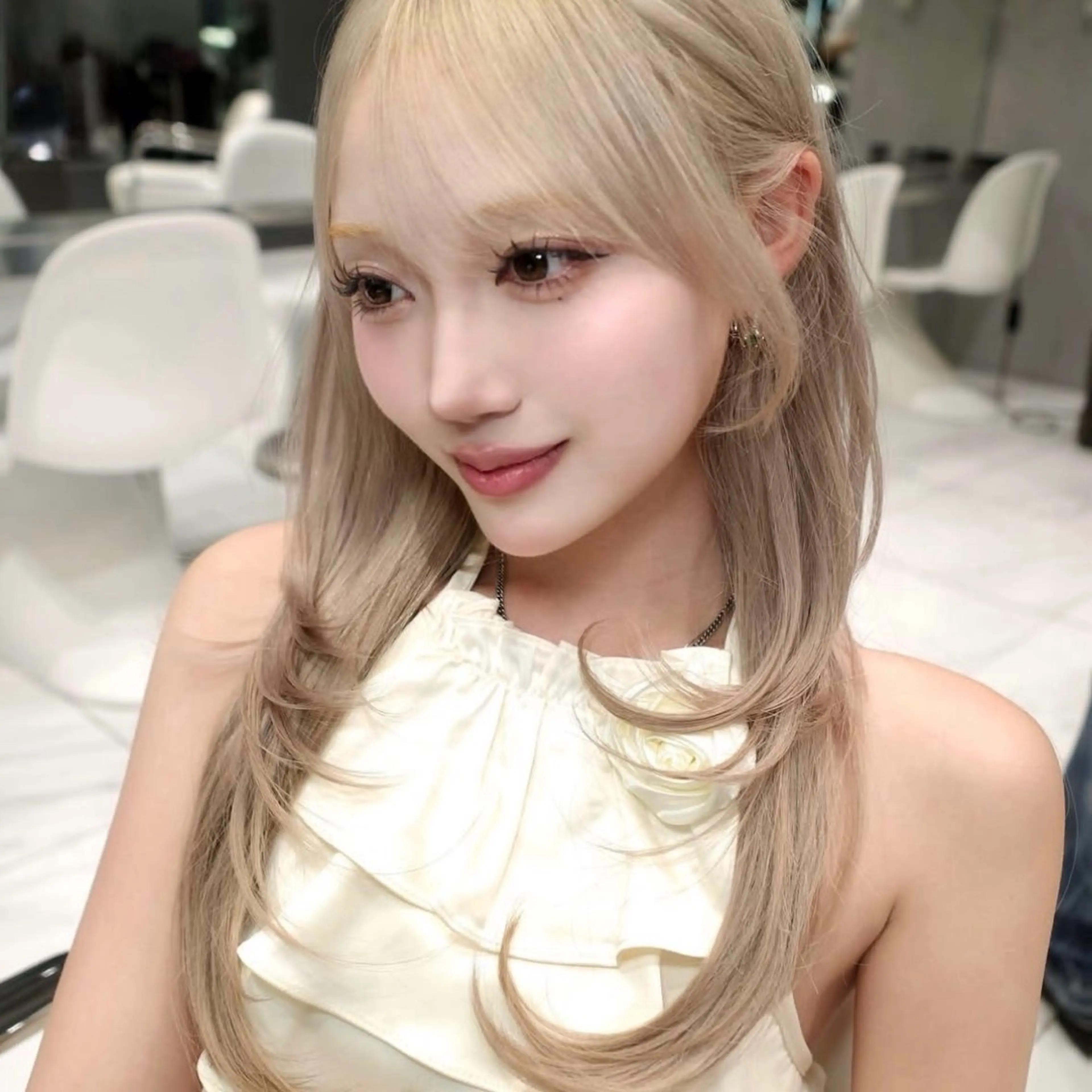 セミロング くびれヘア 顔周りカット ハイレイヤー 韓国風ヘア レイヤーカット 上村 光希のヘアスタイル