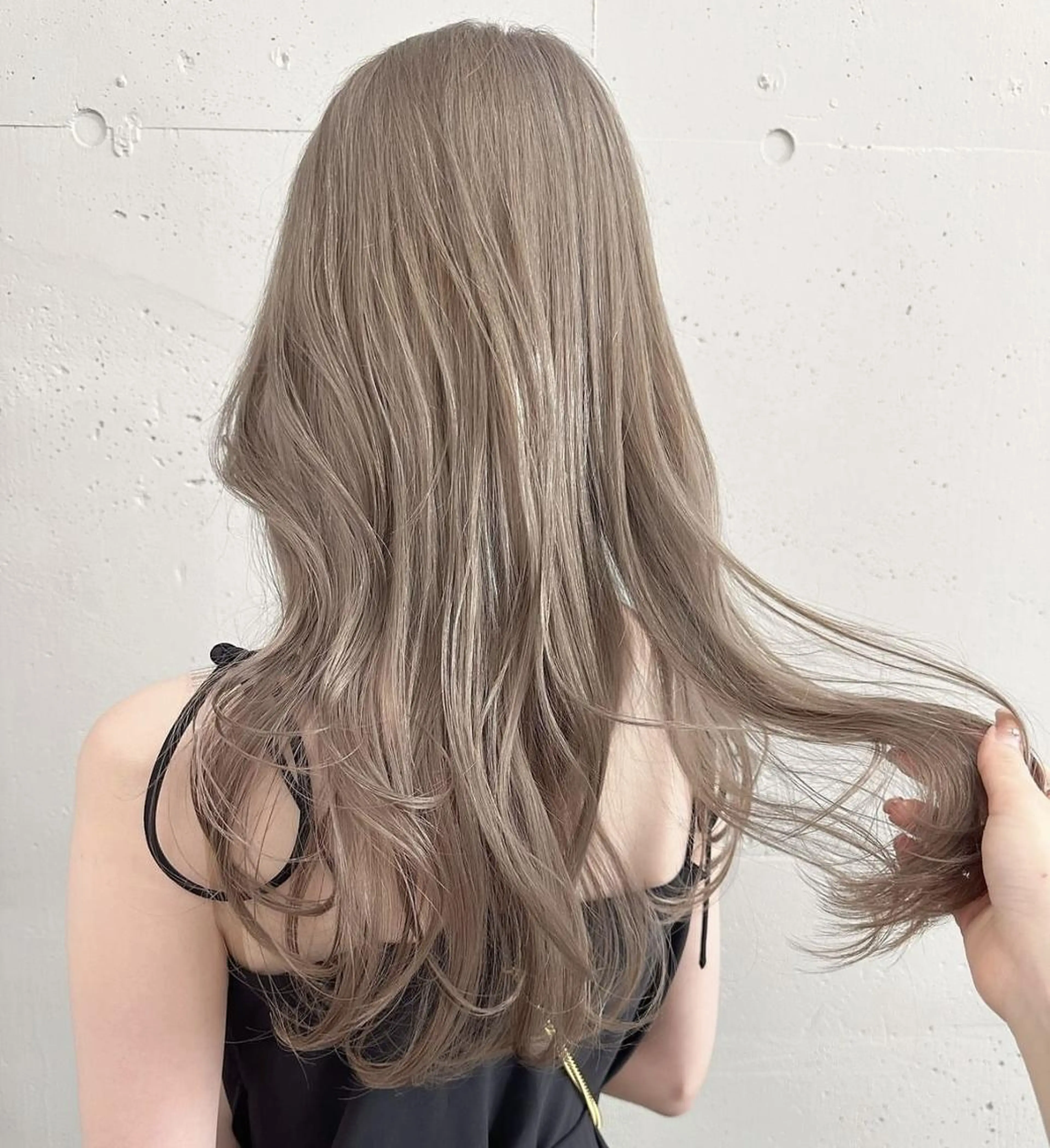 カラー セミロング ベージュカラー ブリーチ ケアブリーチ 透明感カラー ミルクティーベージュ ヘアカラー ♡韓国ヘア♡ ブリーチ✨ハイトーンのヘアスタイル