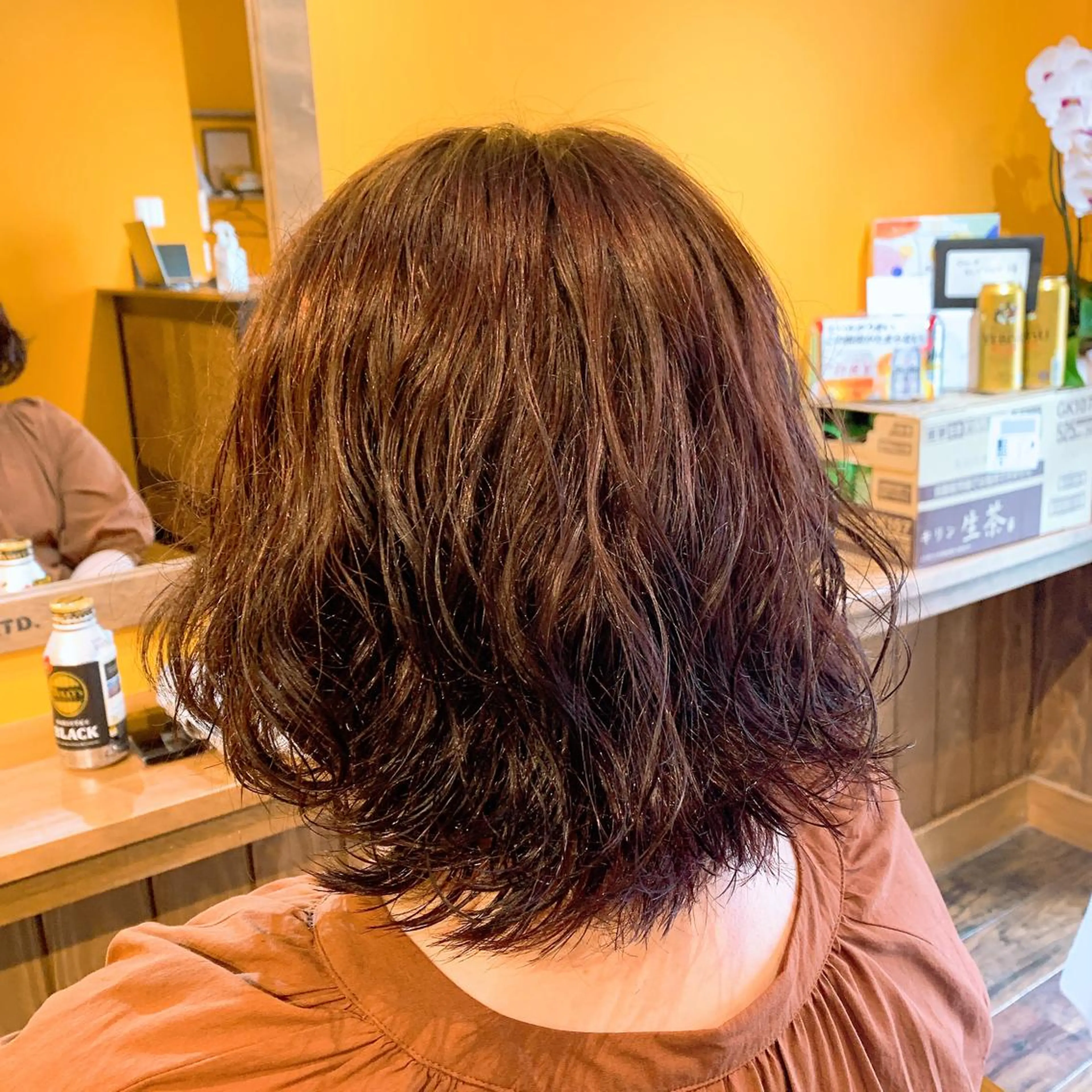 ミディアム カラー パーマ ヨシダ アズサのヘアスタイル