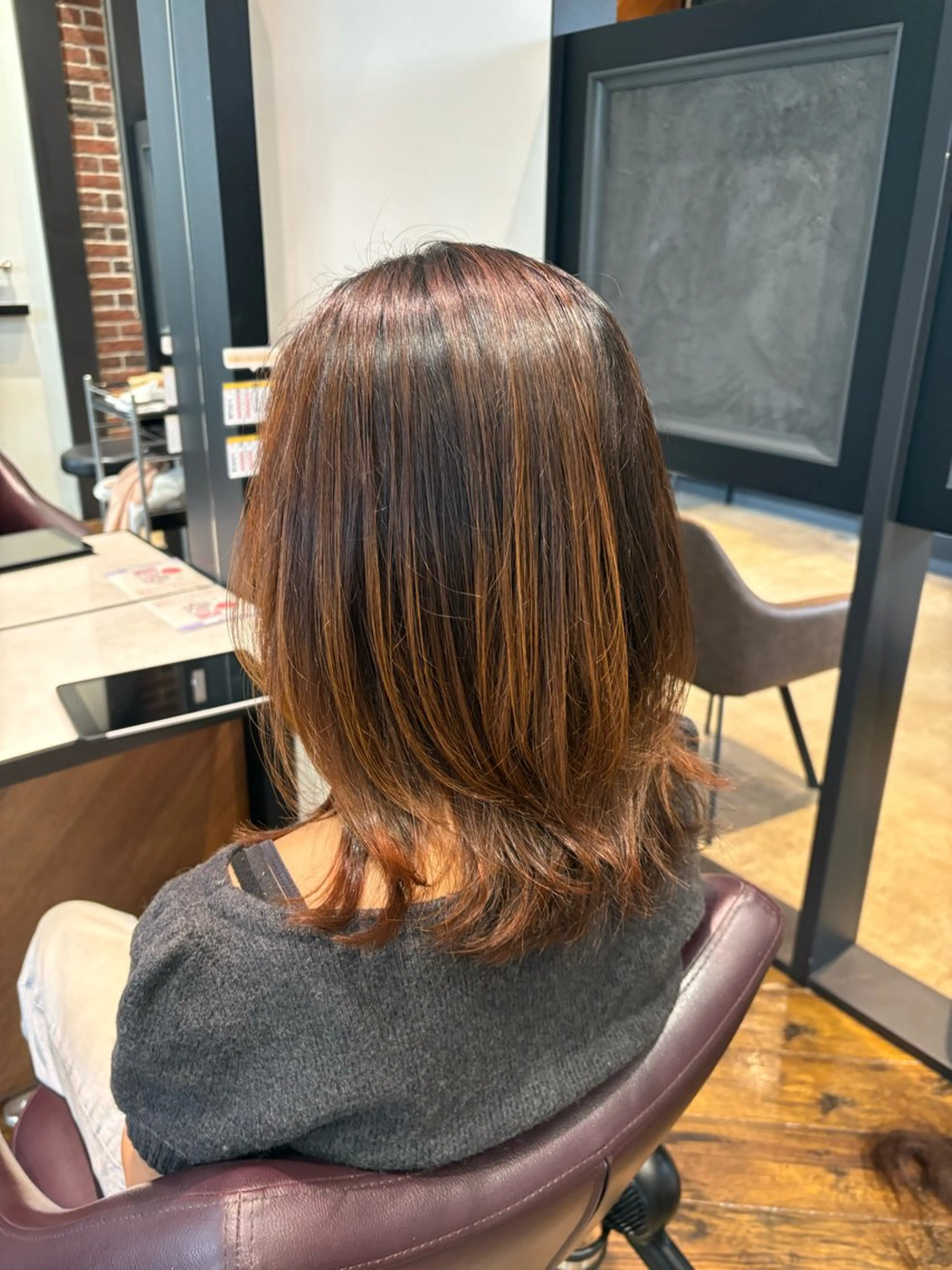 ミディアム レイヤーカット BUSH なかじませりなのヘアスタイル
