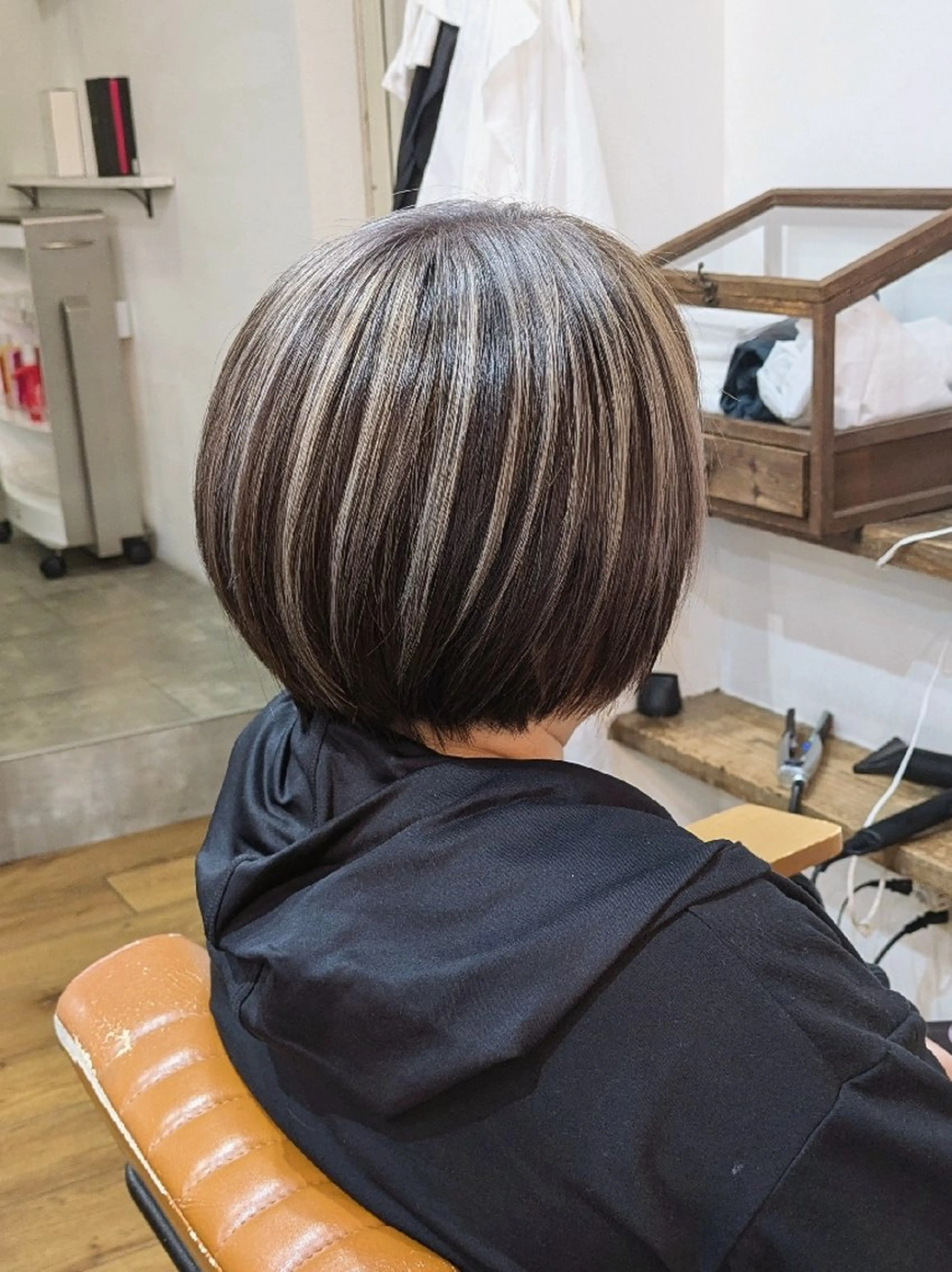 ショート カラー ベージュカラー ブリーチ ブラウンカラー ダブルカラー グレージュ 奥田 誠司のヘアスタイル