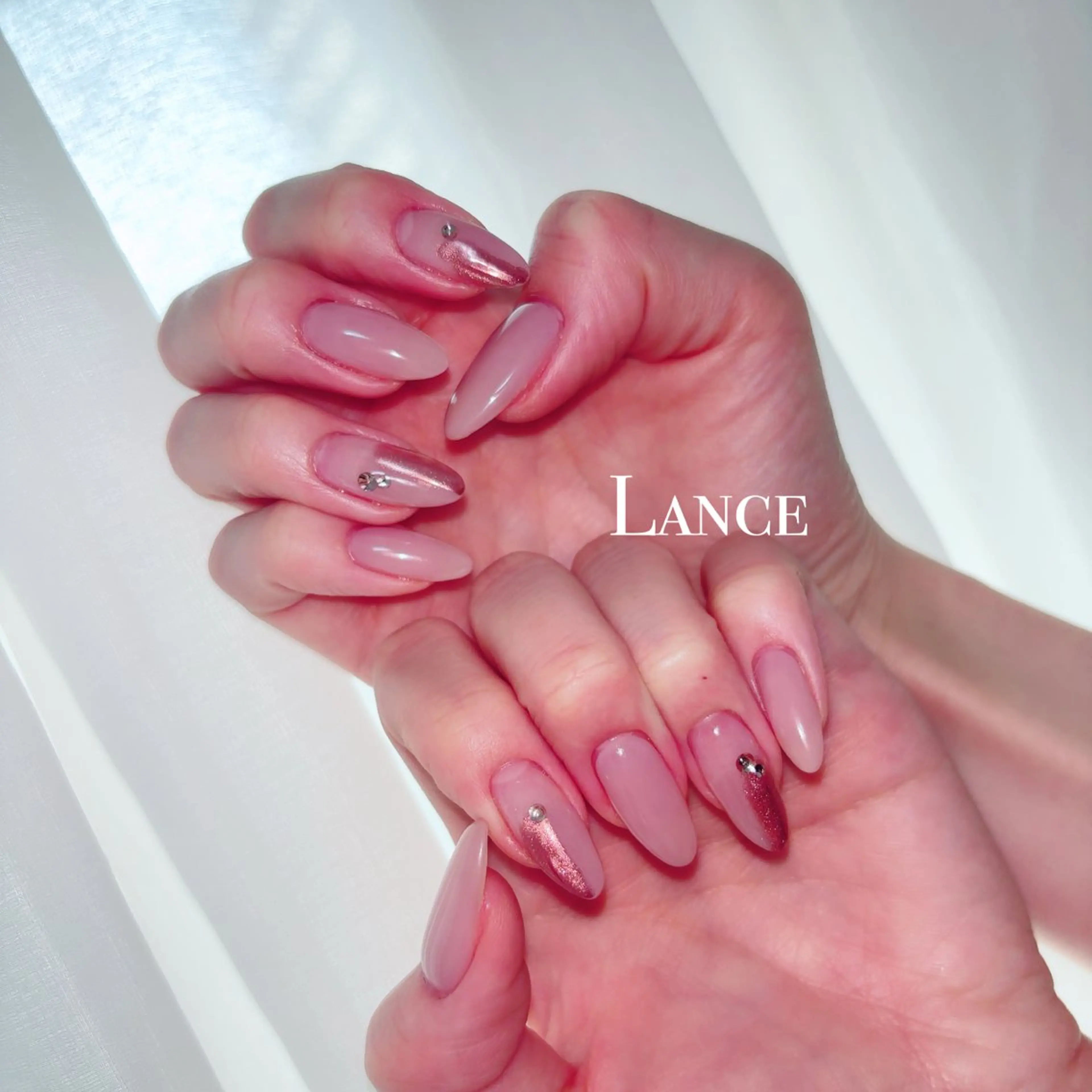 ネイル オーロラネイル キラキラネイル 韓国ネイル 春ネイル ワンホンネイル ハンドネイル Lance nailのネイルデザイン