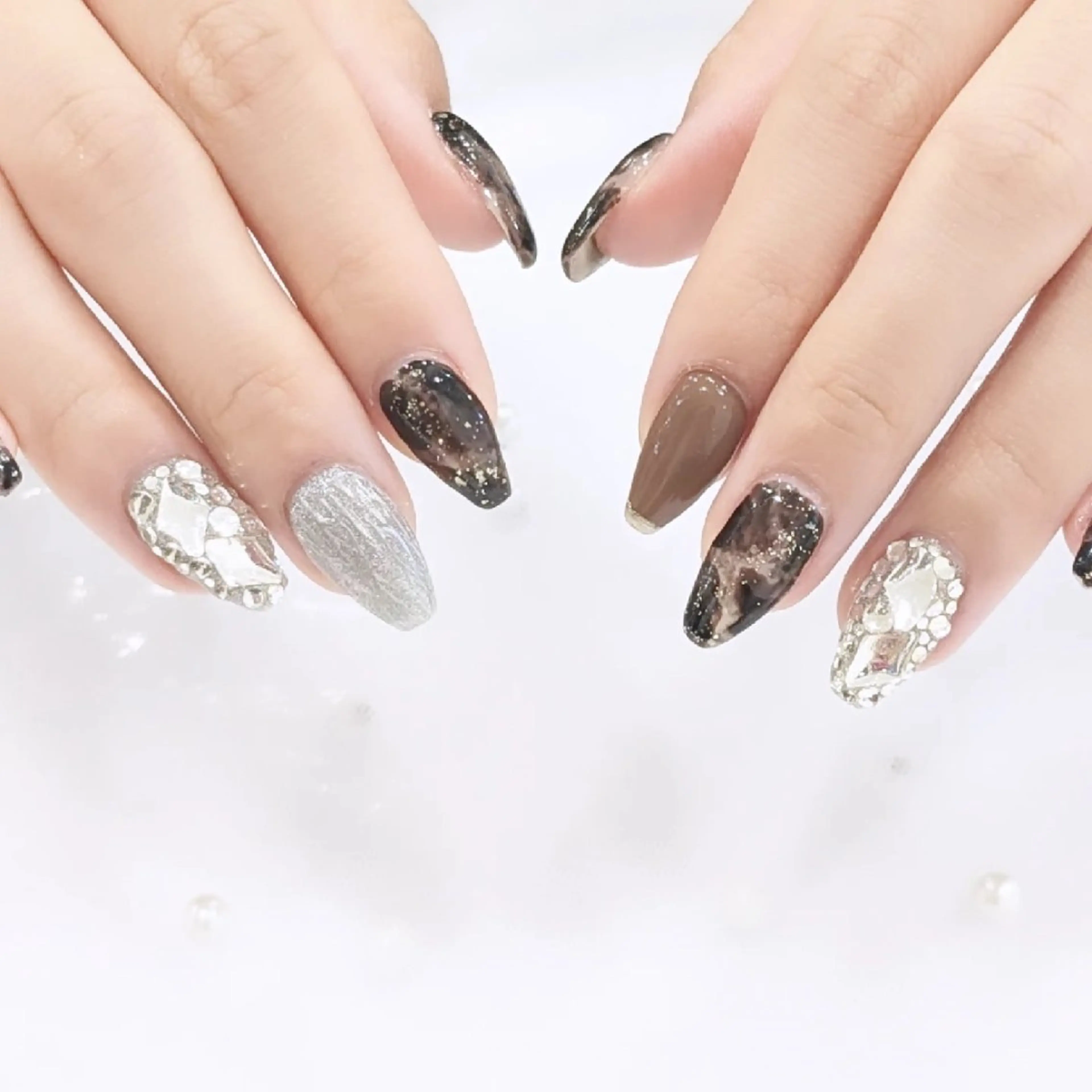 ネイル ストーンネイル Lily nail 船橋 yuki🍒のネイルデザイン