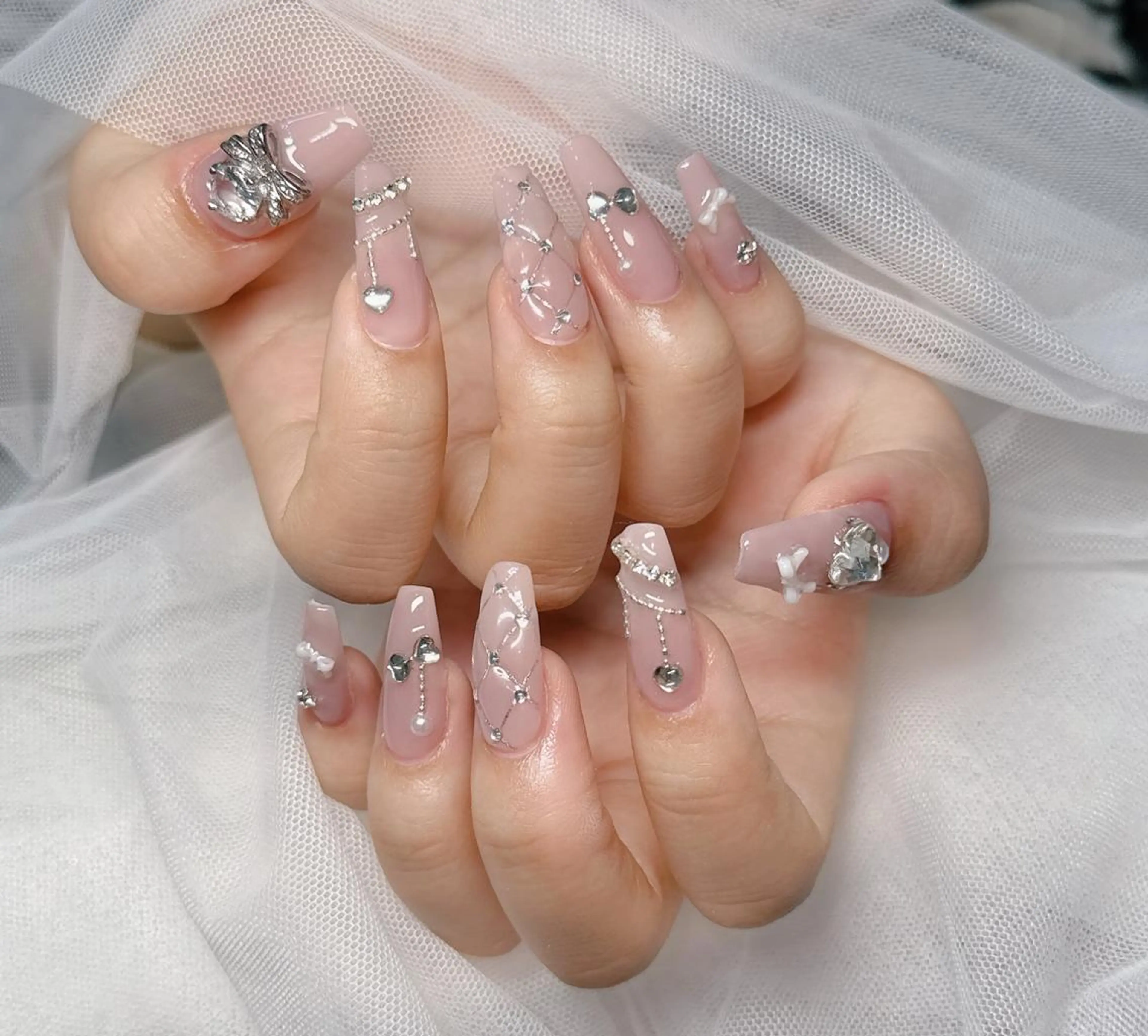 ロング カラー ベージュカラー グラデーションカラー ピンクカラー 韓国風ヘア ハンドネイル Bling Salonのネイルデザイン