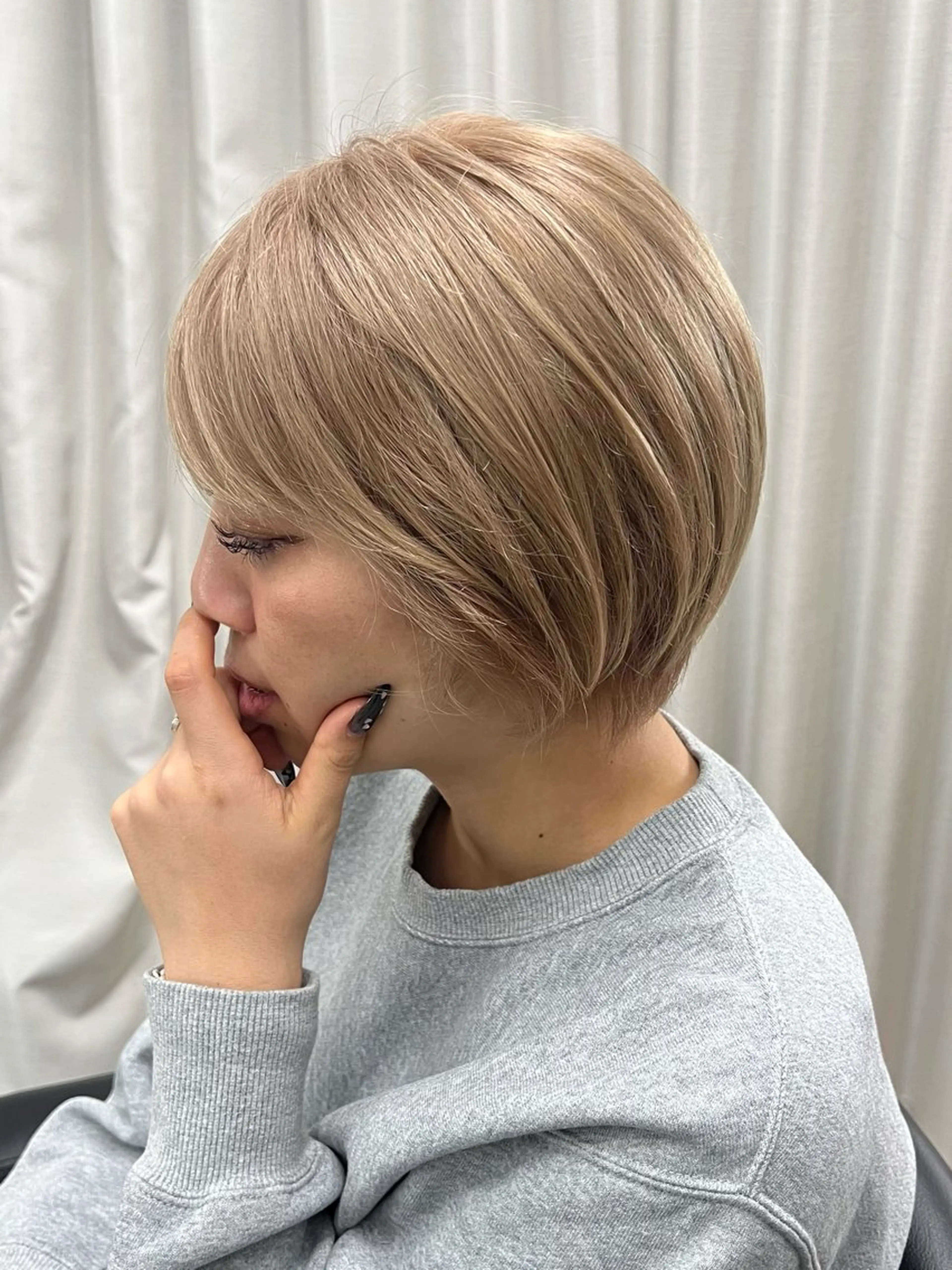 ショート カラー ベージュカラー ホワイトベージュ Uno. 本気で ヘアに悩む方へ✨のヘアスタイル