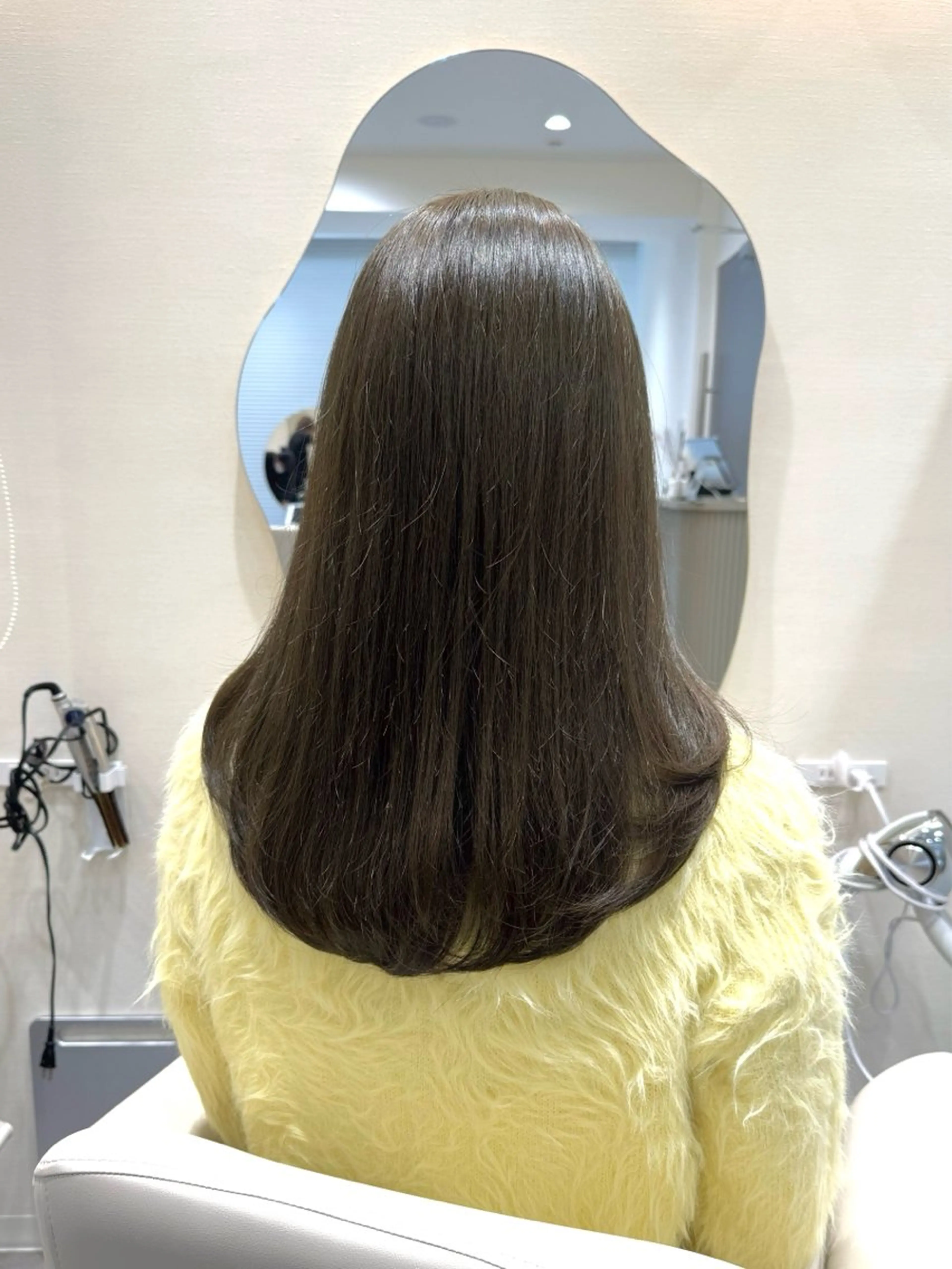 ミディアム カラー ベージュカラー ブリーチ ブリーチなしカラー オリーブベージュ カット ヘアカラー トリートメント 矢野 晃平のヘアスタイル