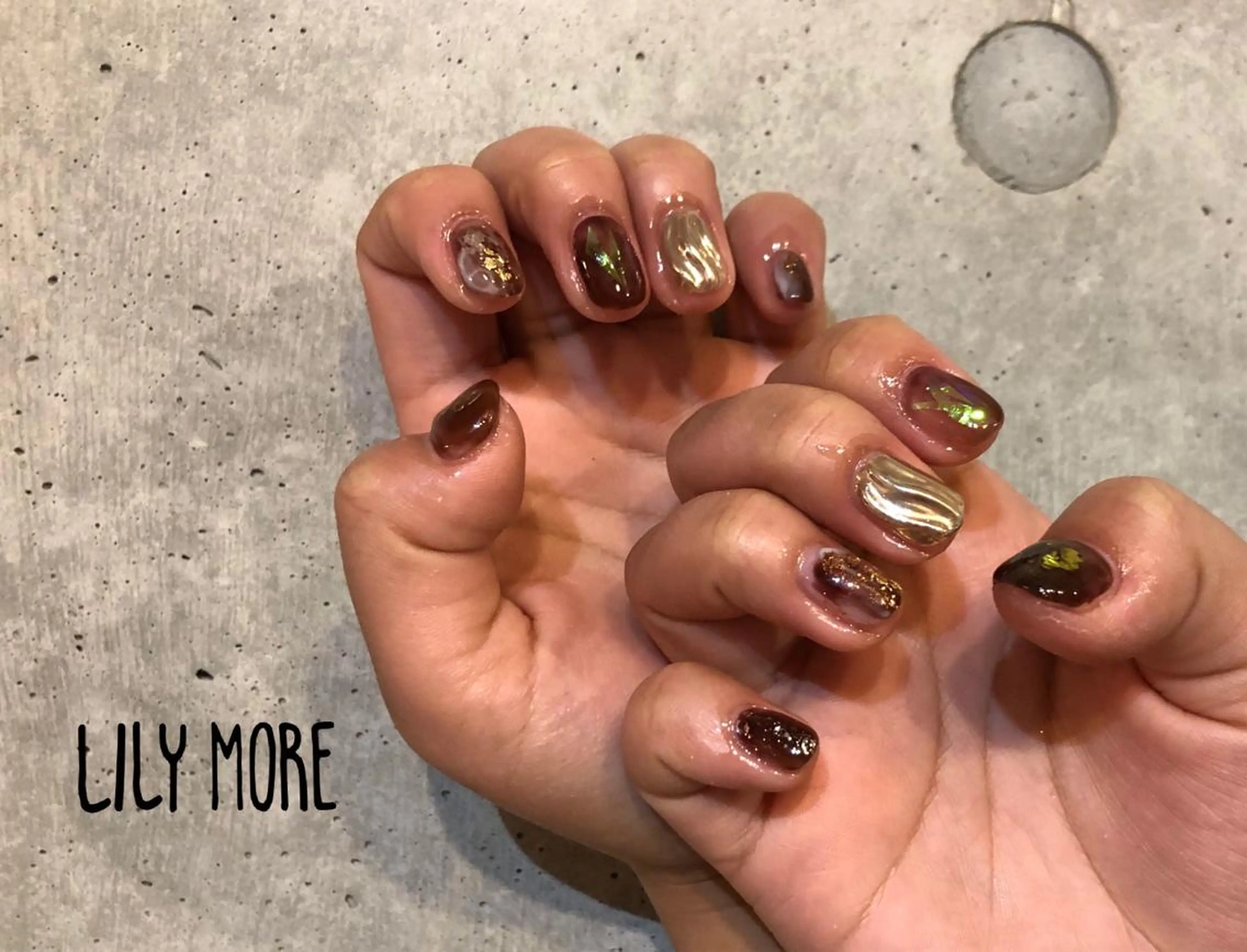 ネイル ブラウン ニュアンスネイル Lily closetのネイルデザイン