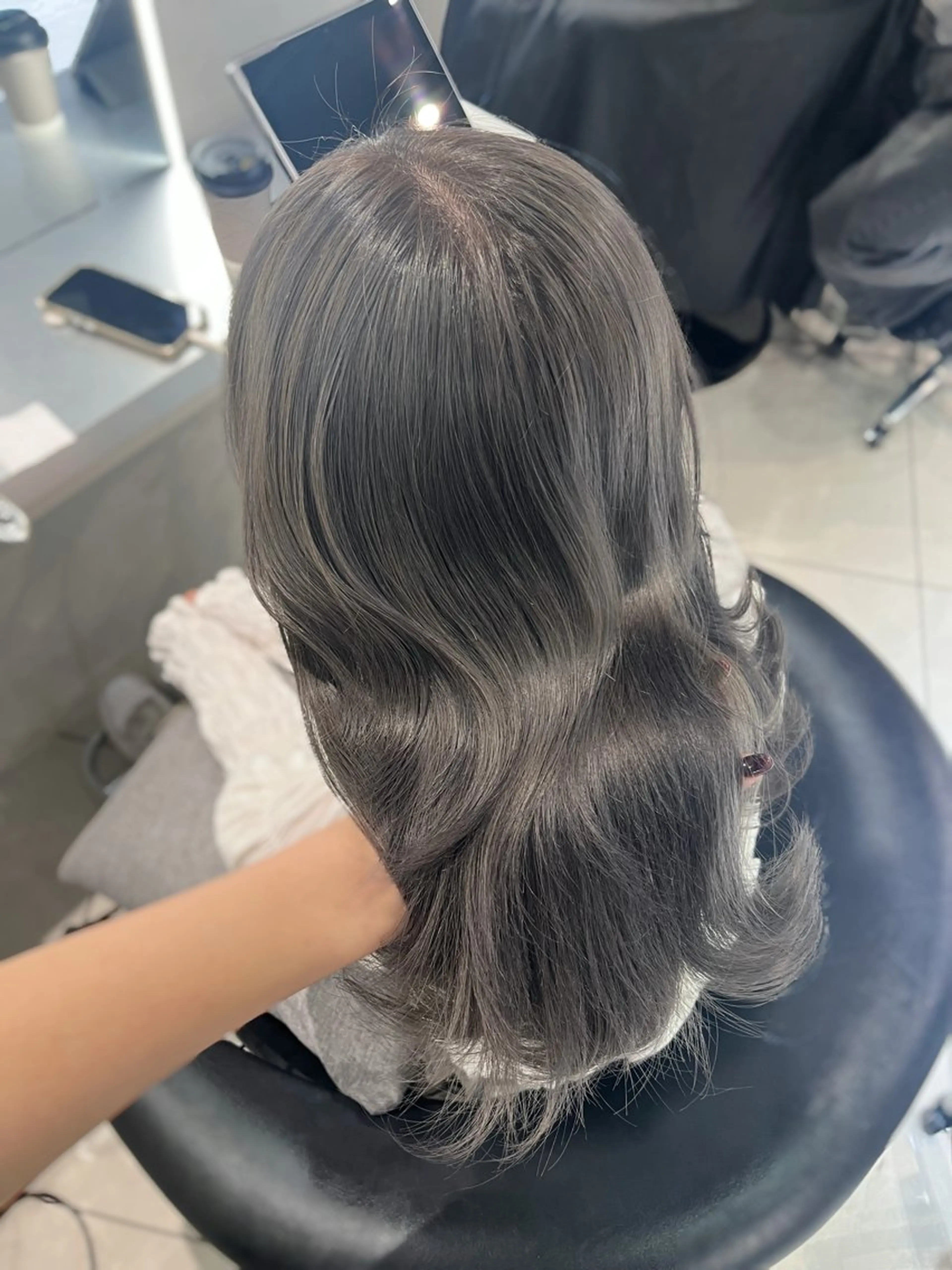 ロング カラー グレージュ ハイトーンカラー シルバー シルバーグレージュ ヘアカラー トリートメント 韓国レイヤー×モテ髪 /MITSUKI🤍のヘアスタイル