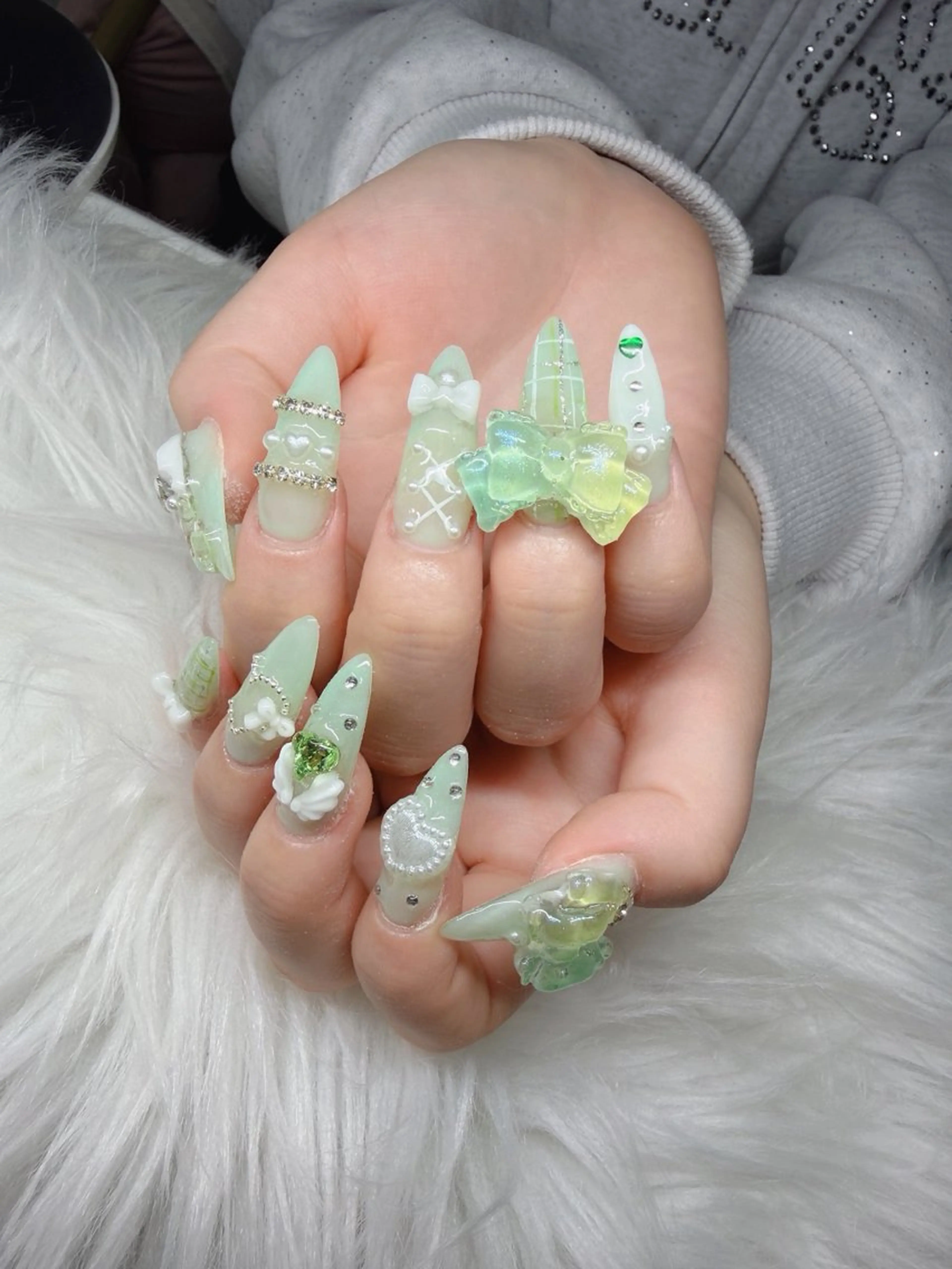 ネイル 長さ出し グラデーション 卒業式 キラキラネイル マグネットネイル Lee Nailsのネイルデザイン