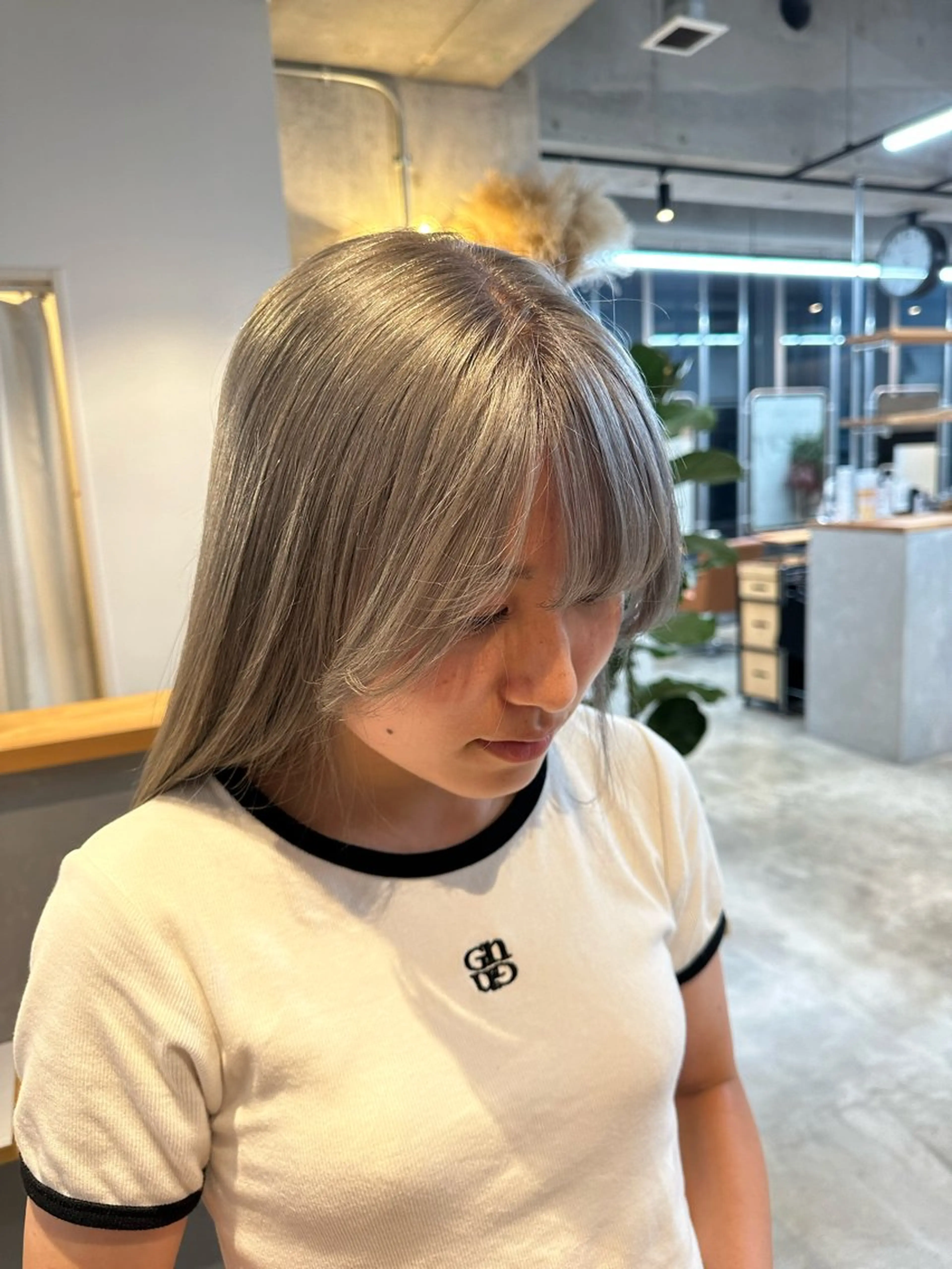 セミロング カラー yuika .のヘアスタイル