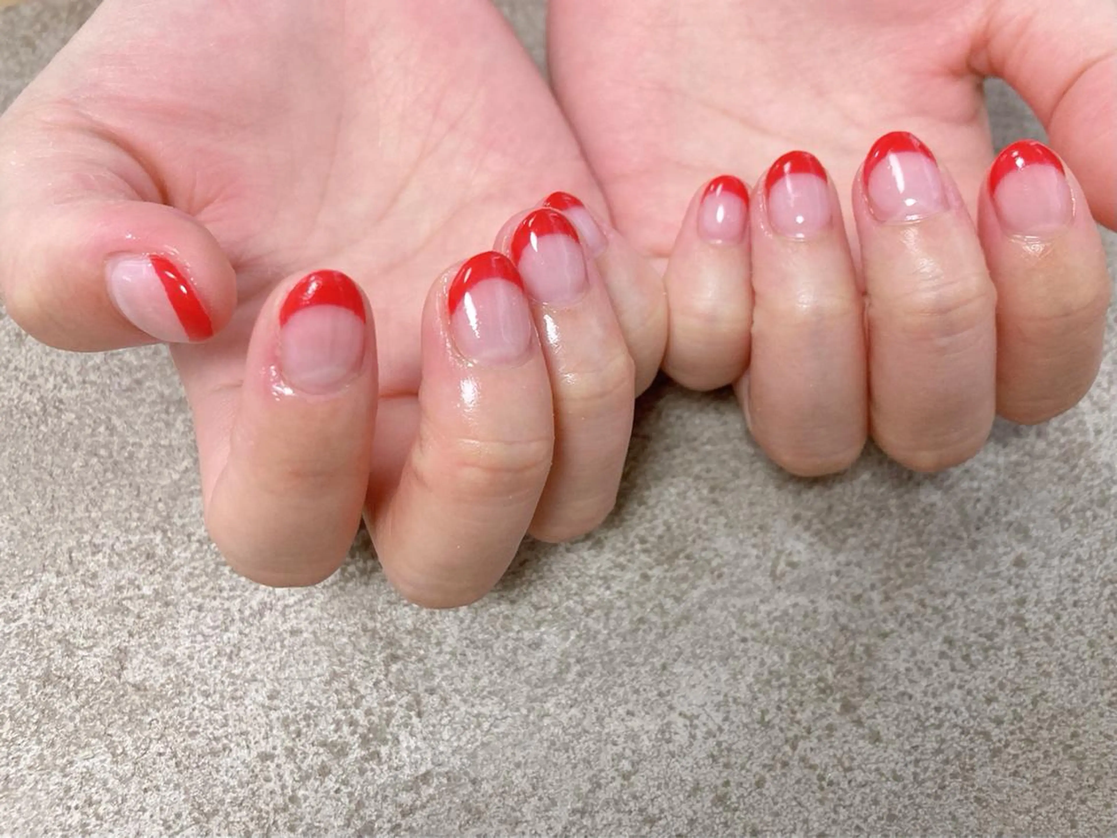 ネイル フレンチネイル 赤色 mogunail &blowのネイルデザイン