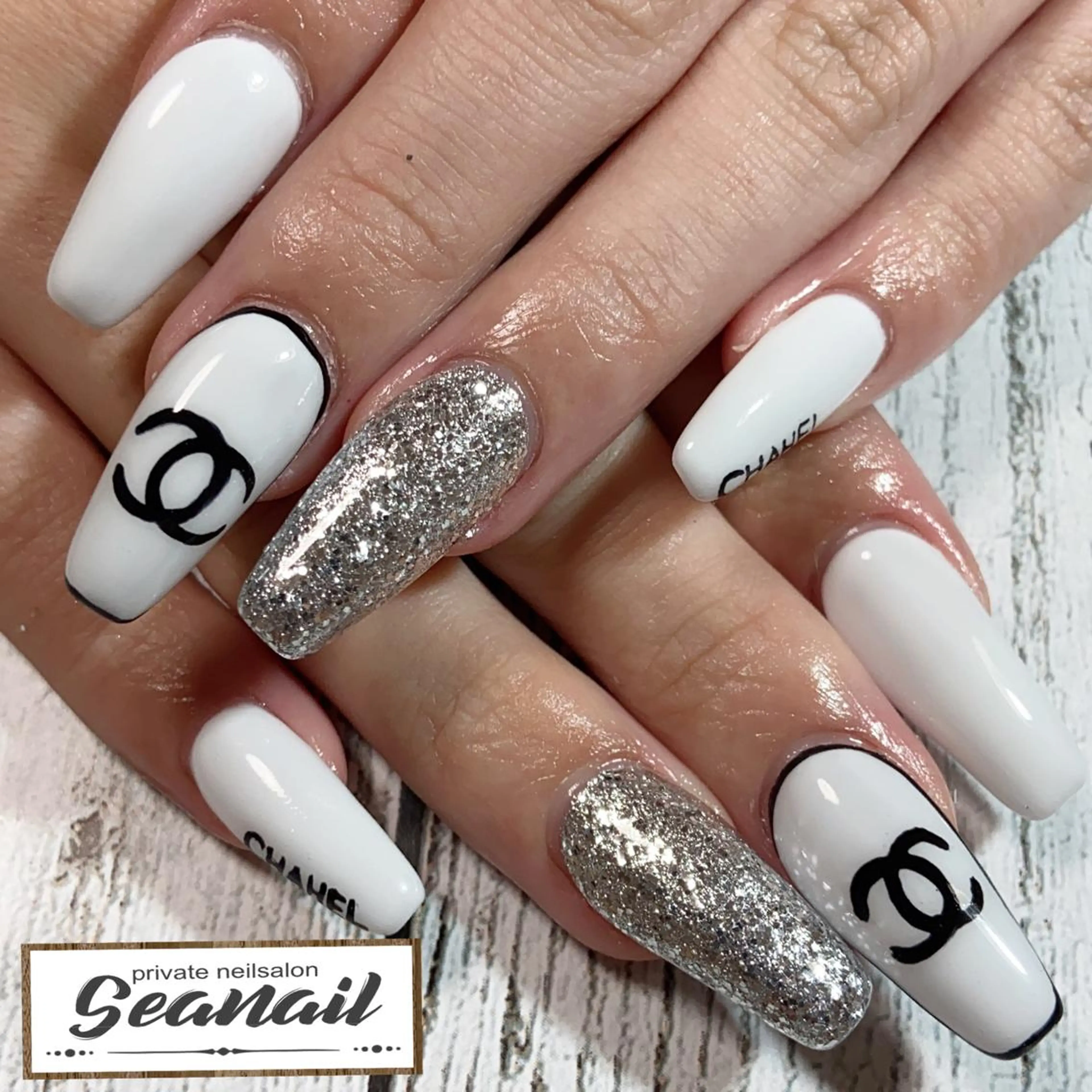 ネイル アートネイル フットネイル ジェルネイル 持ち込み 赤色 小尾 栞のネイルデザイン