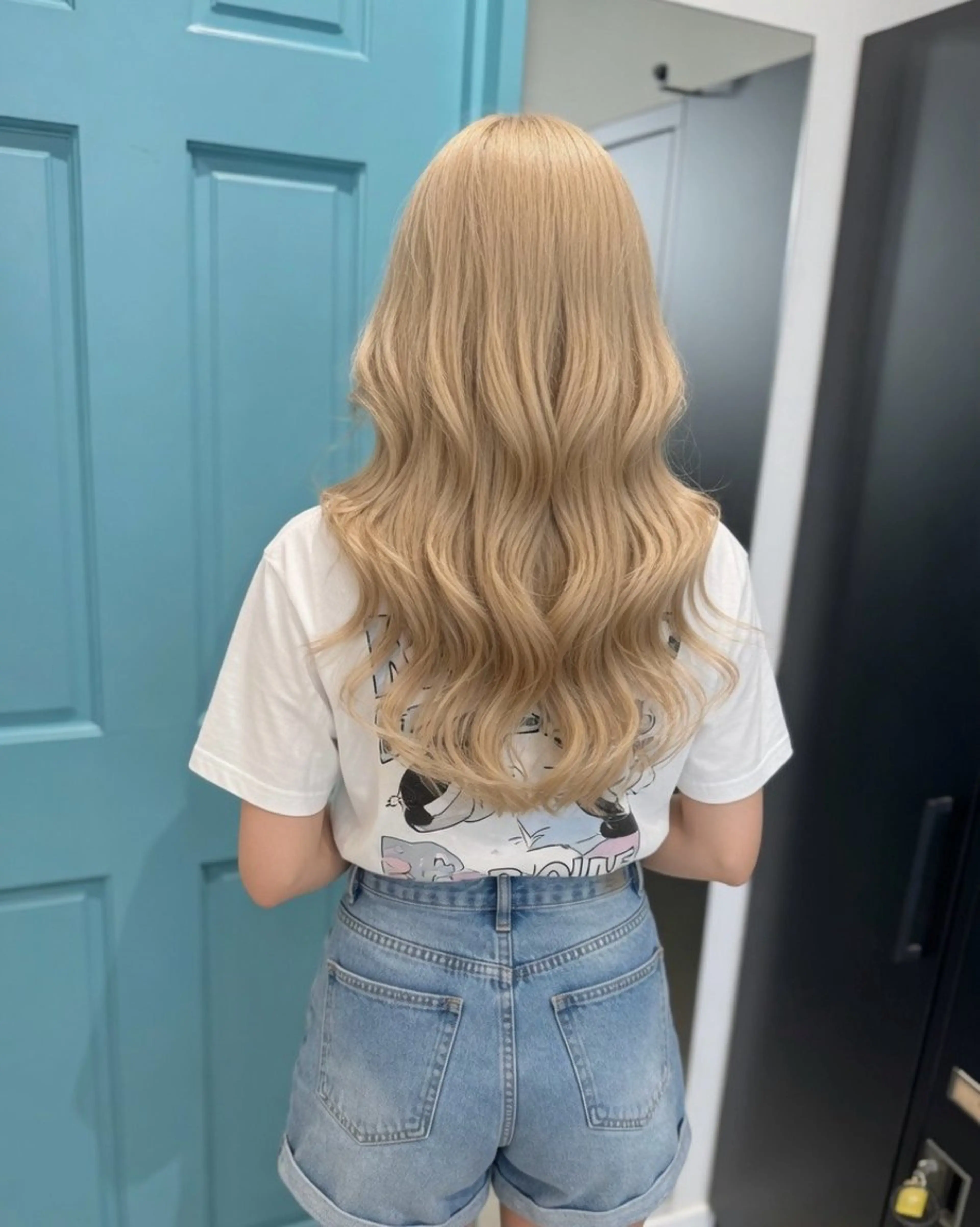 セミロング カラー ヘアアレンジ ベージュカラー ブリーチ ケアブリーチ デザインカラー ダブルカラー ヘアカラー ハイトーン特化🤍 浦住のヘアスタイル