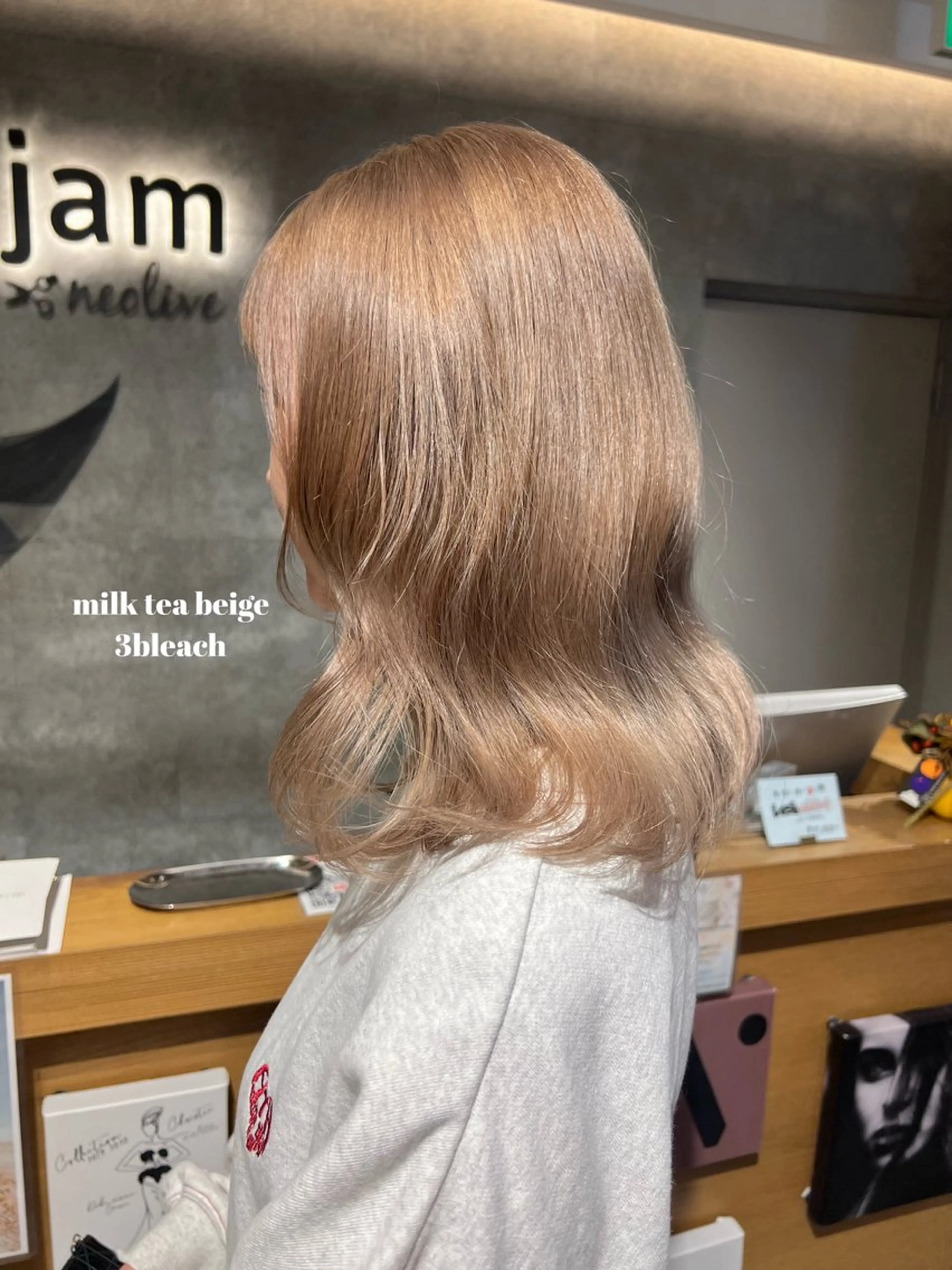 ミディアム カラー ベージュカラー ミルクティーベージュ ヘアカラー Kana 🍋 ハイトーン【高円寺】のヘアスタイル