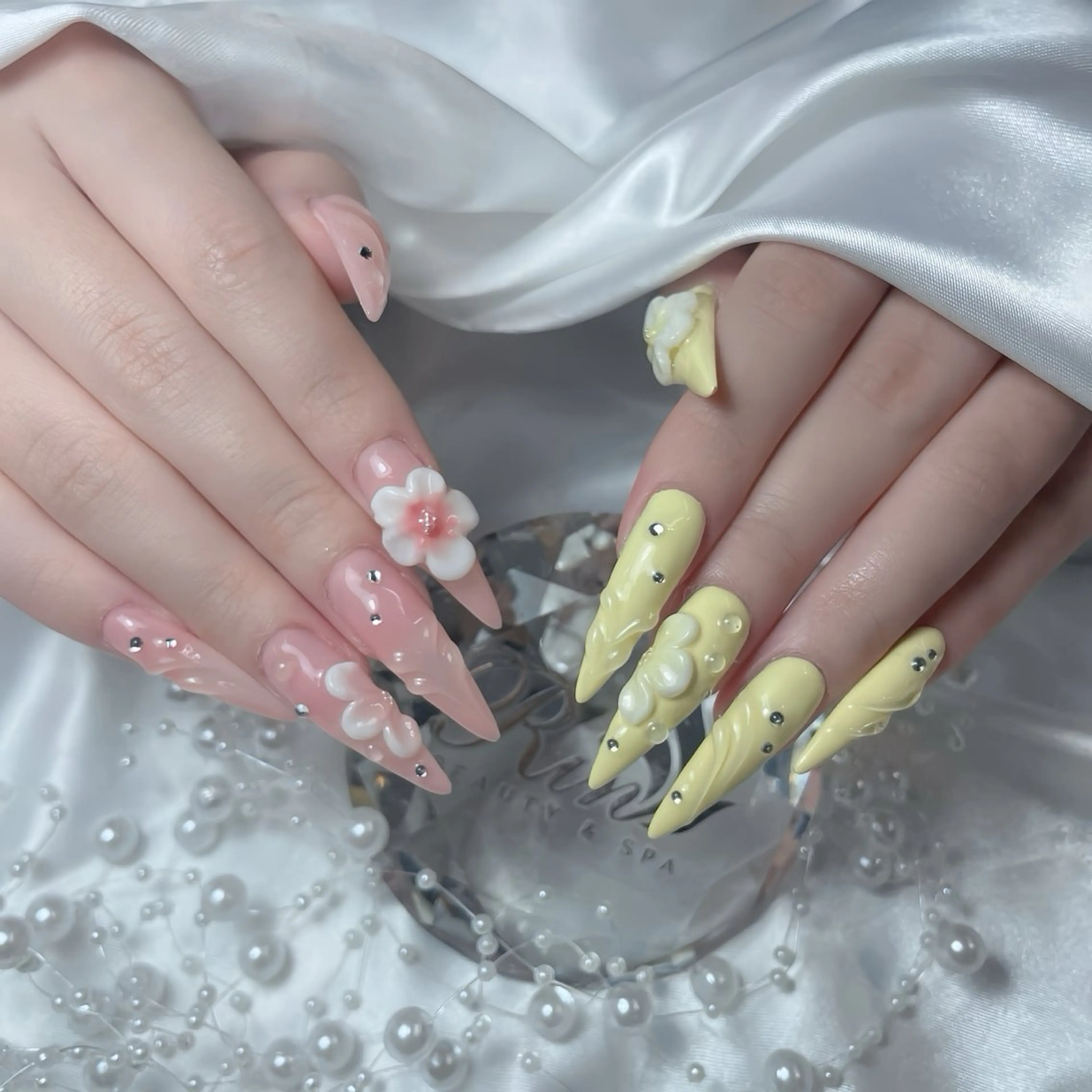 ネイル アートネイル オーロラネイル カジュアル クリアネイル 長さ出し ハンドネイル Rin Nail 新大久保店のネイルデザイン