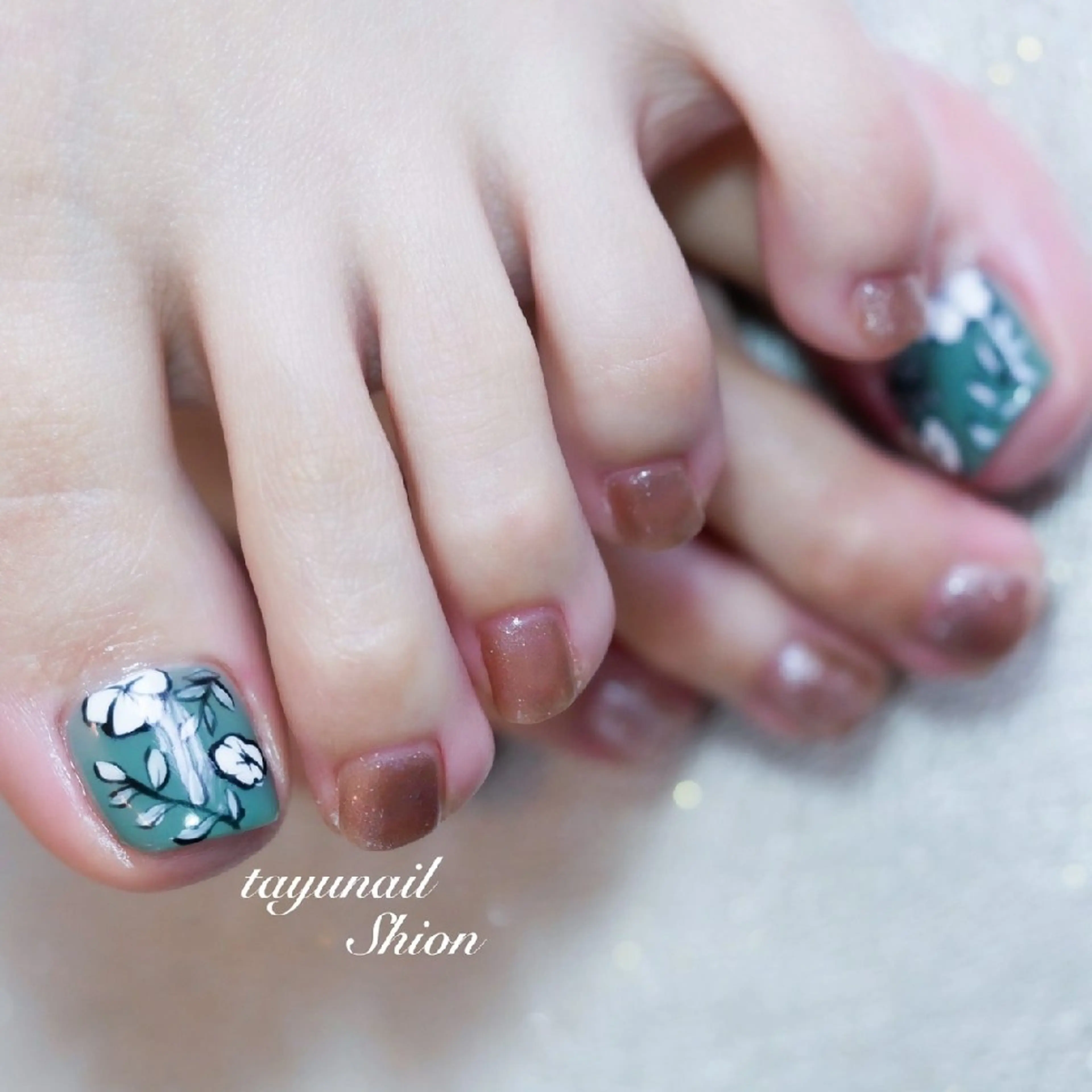 ネイル アートネイル フラワーネイル フットネイル ジェルネイル マグネットネイル ネイルサロン 【たゆnail】のネイルデザイン