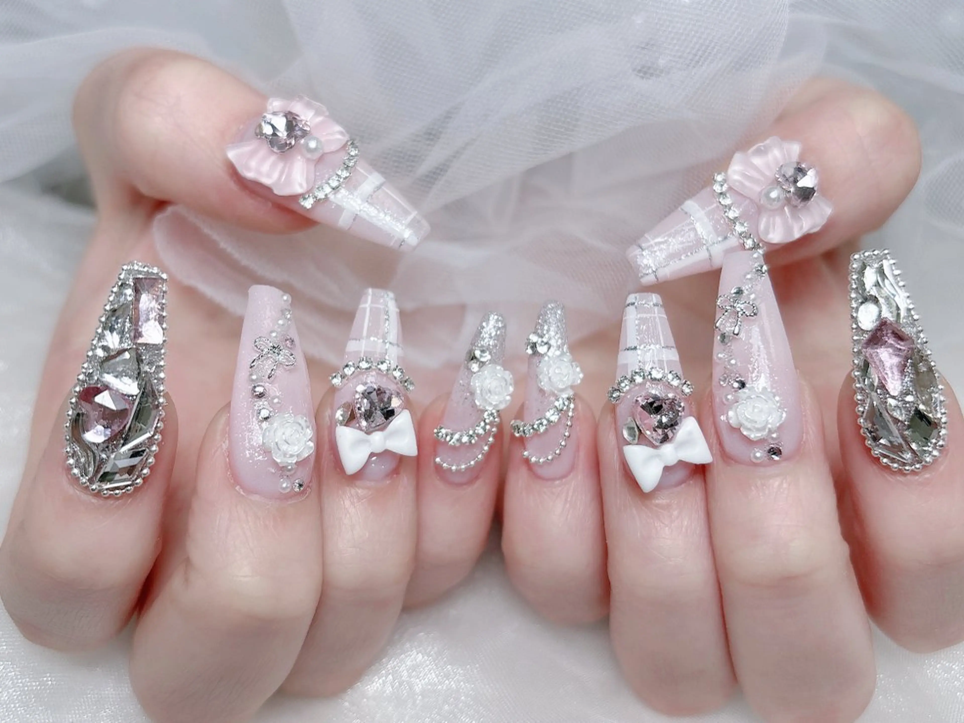 ネイル 成人式 ロングネイル マグネットネイル 大理石ネイル(マーブル) リボン ハンドネイル MoMoA Nail ネイル長さ出し専門店のネイルデザイン