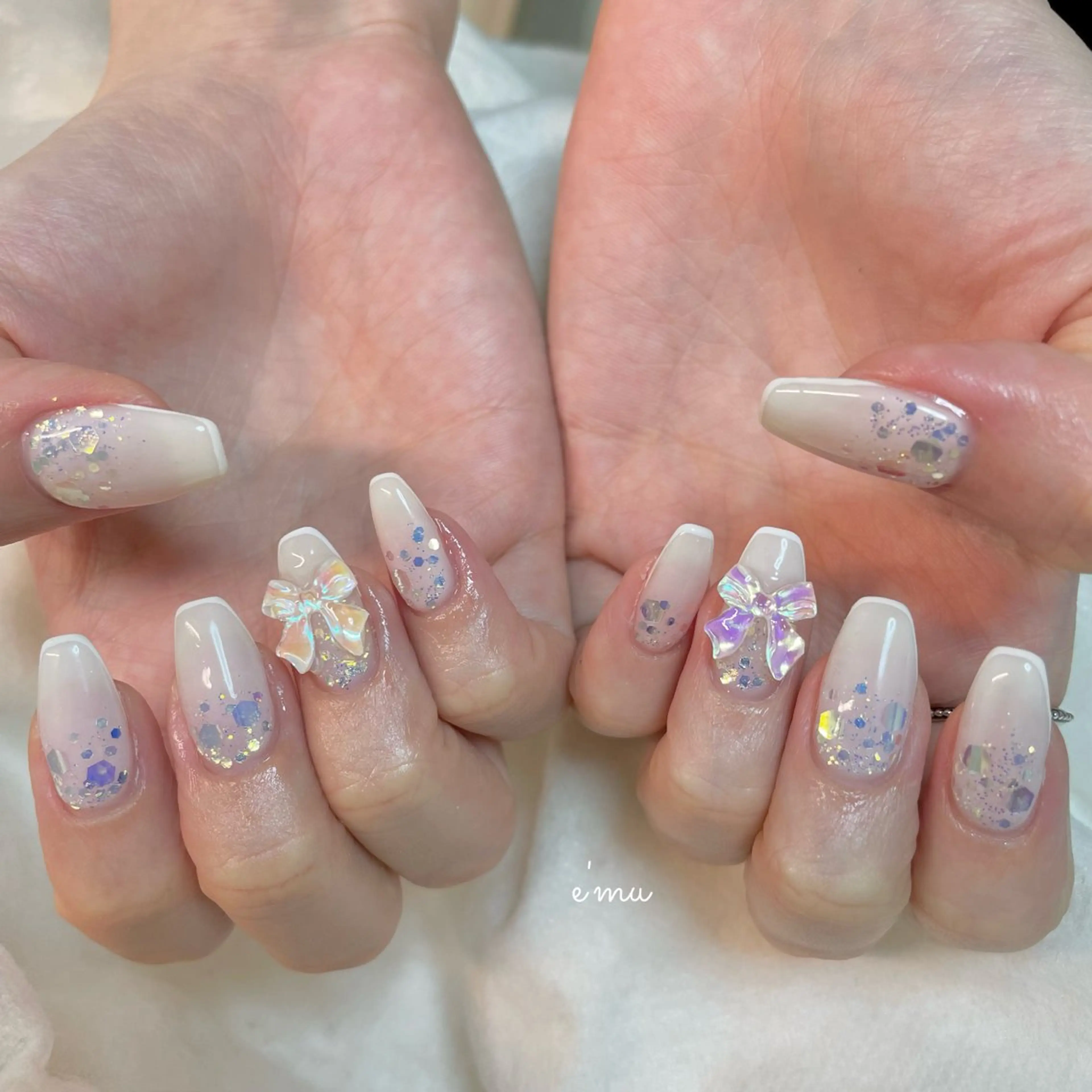 ネイル リボン ホワイト ハンドネイル nail salon e'mu💐のネイルデザイン