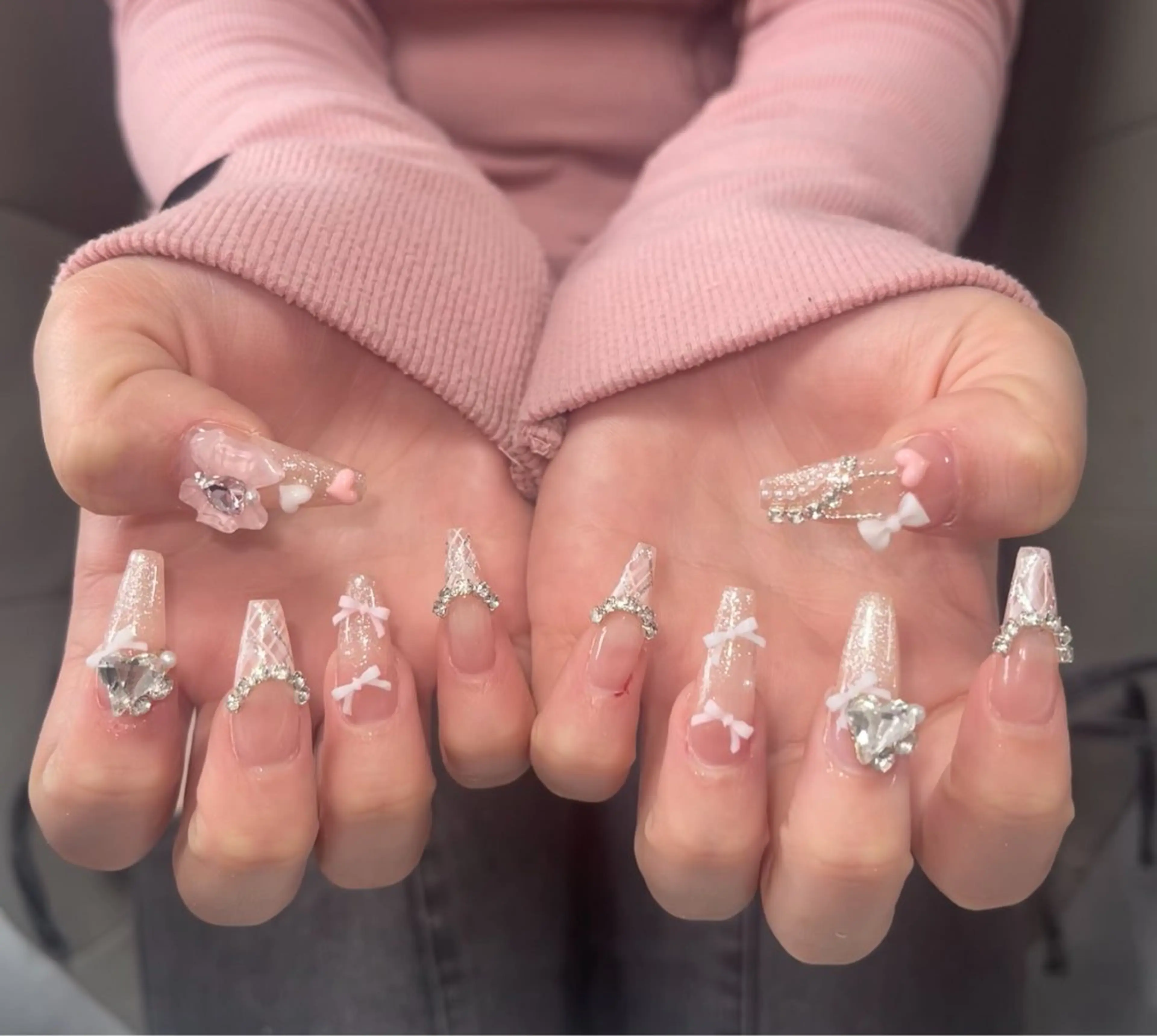 ネイル オーロラネイル ブラウン フラッシュネイル フラワーネイル ホログラムネイル ハンドネイル Amee Nail Salonのネイルデザイン