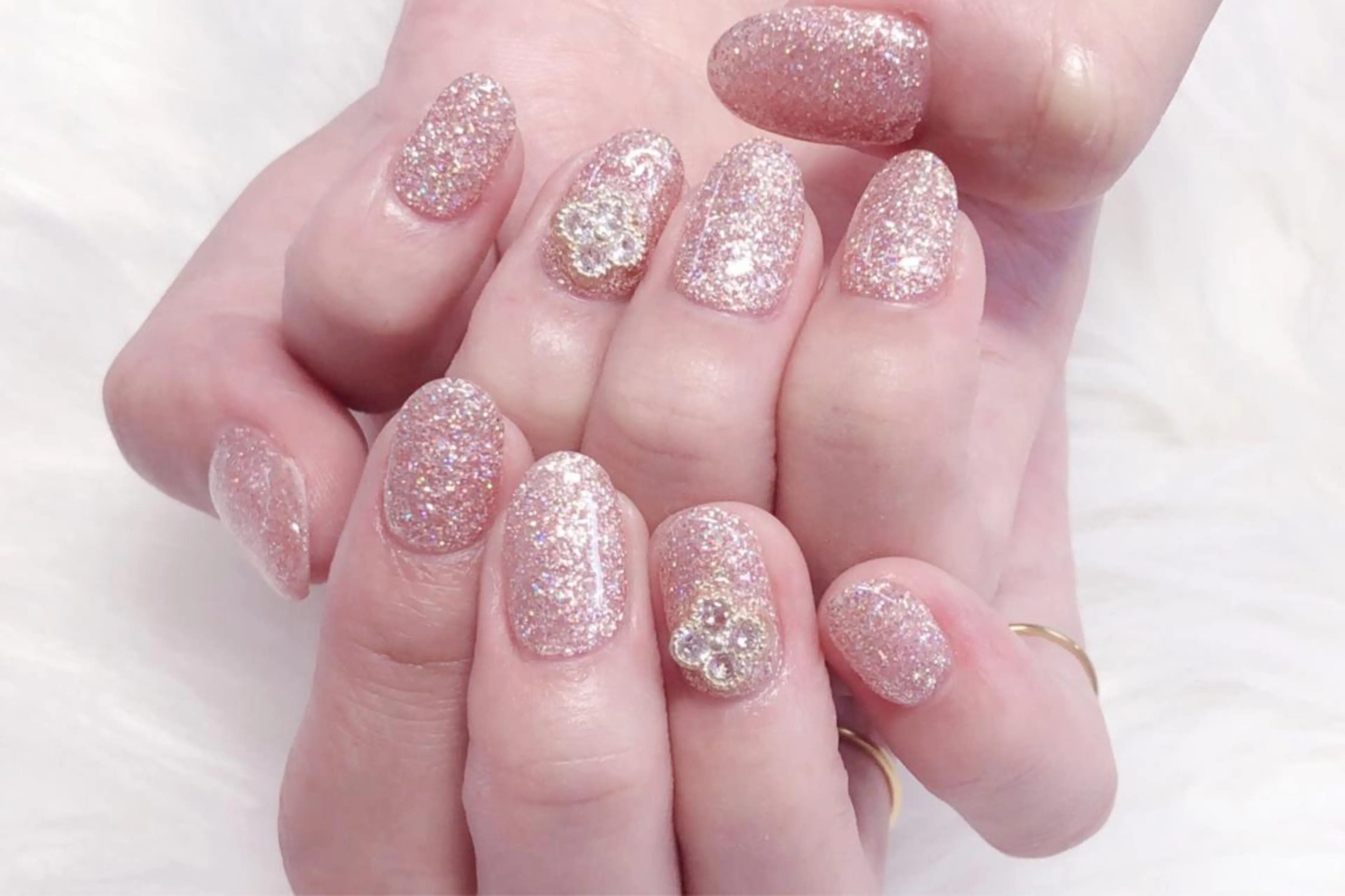 ショート MoonNail ユリ🌸のネイルデザイン