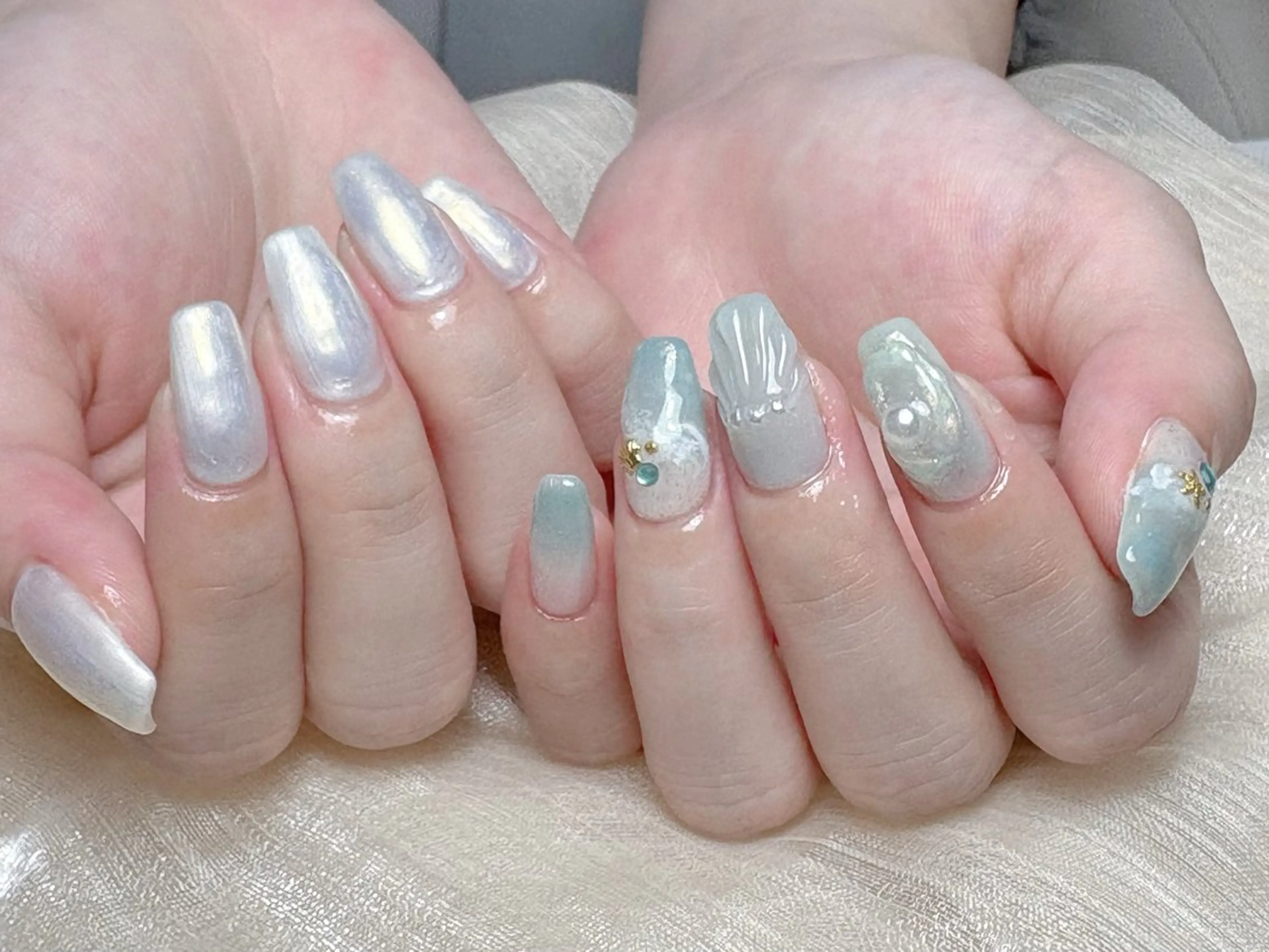 ネイル オーロラネイル チークネイル フレンチネイル ジェルネイル ガラスフレンチ ハンドネイル Nail Jolieのネイルデザイン