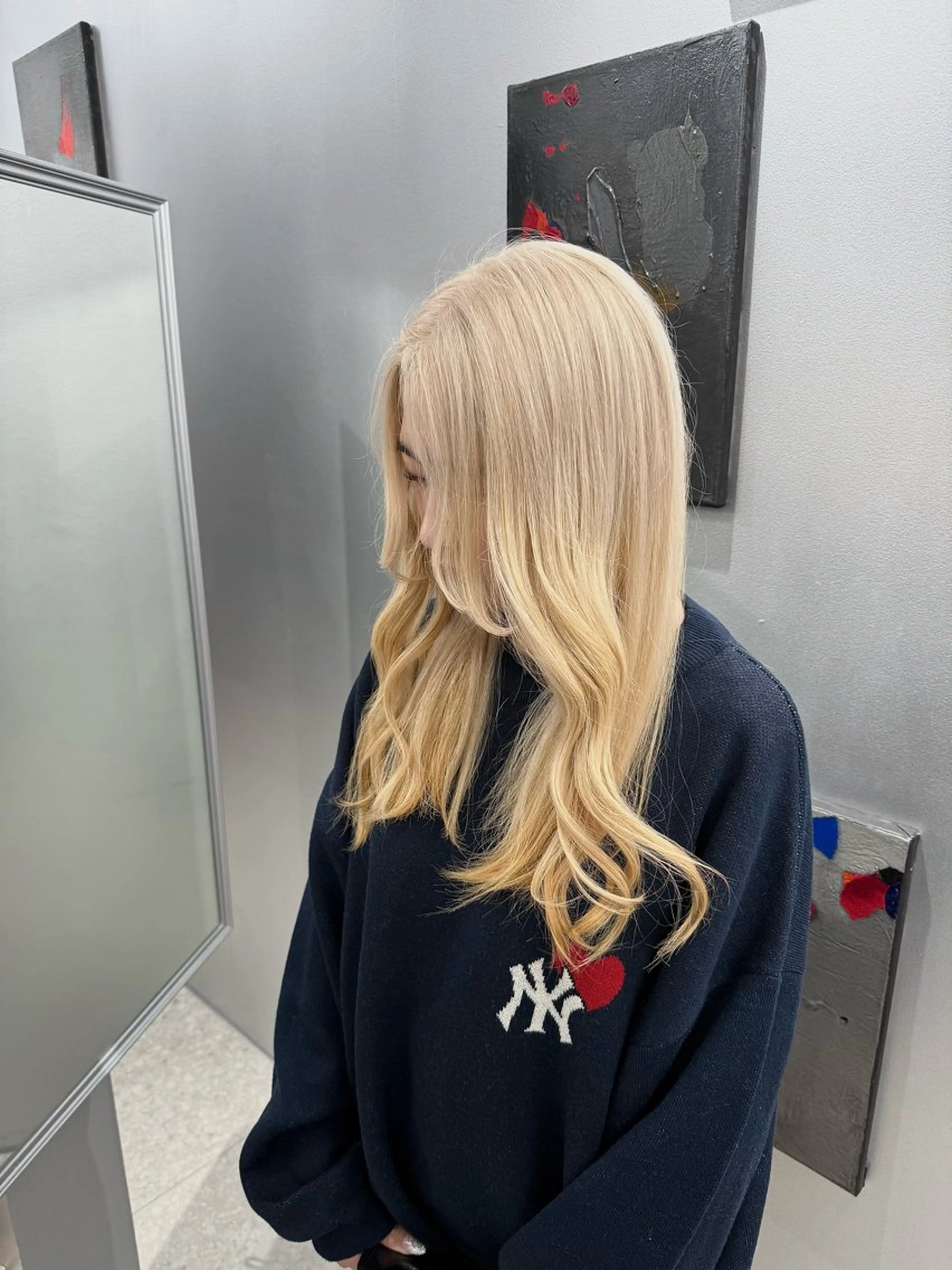 セミロング カラー ヘアアレンジ ベージュカラー ブリーチ ハイトーンカラー ミルクティーベージュ ピンクカラー ヘアカラー トリートメント 神戸三宮ダメージレス ブリーチ特化 麟太郎のヘアスタイル