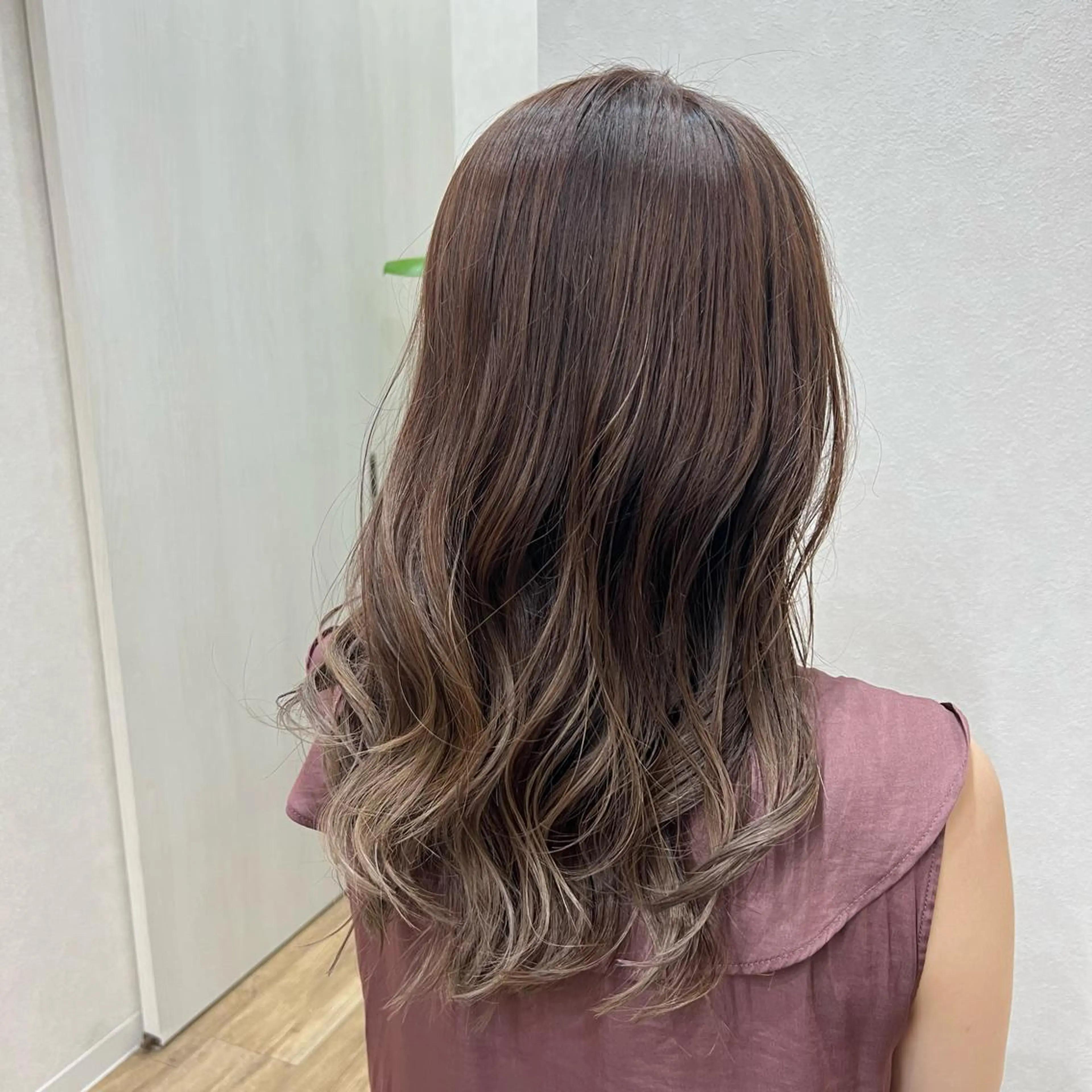 セミロング カラー アッシュ ベージュカラー グラデーションカラー ヘアカラー 🍇おぐら めぐみ🍇のヘアスタイル
