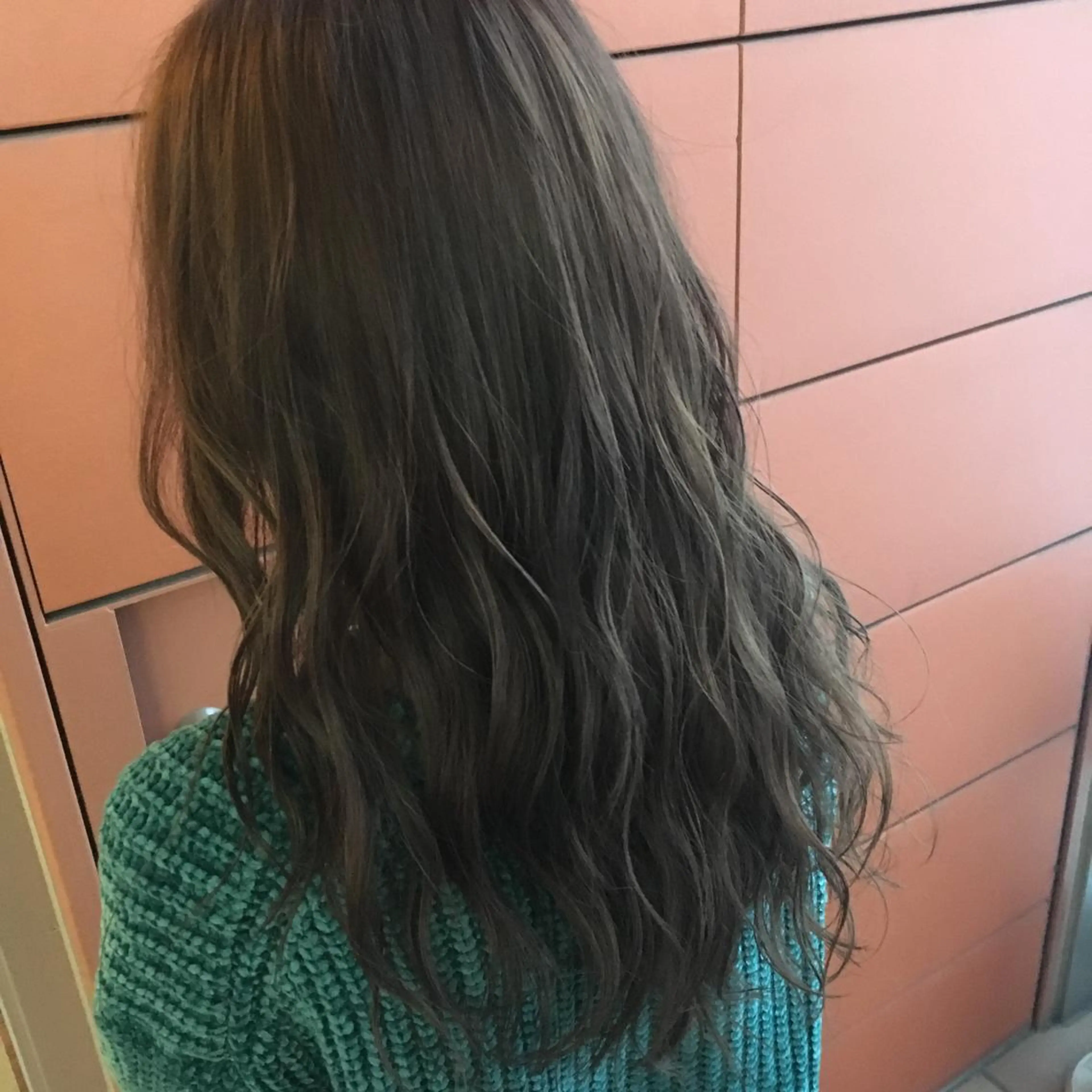 ロング カラー グレージュ Minori【ミノリ】所属・井手 孔介のヘアスタイル