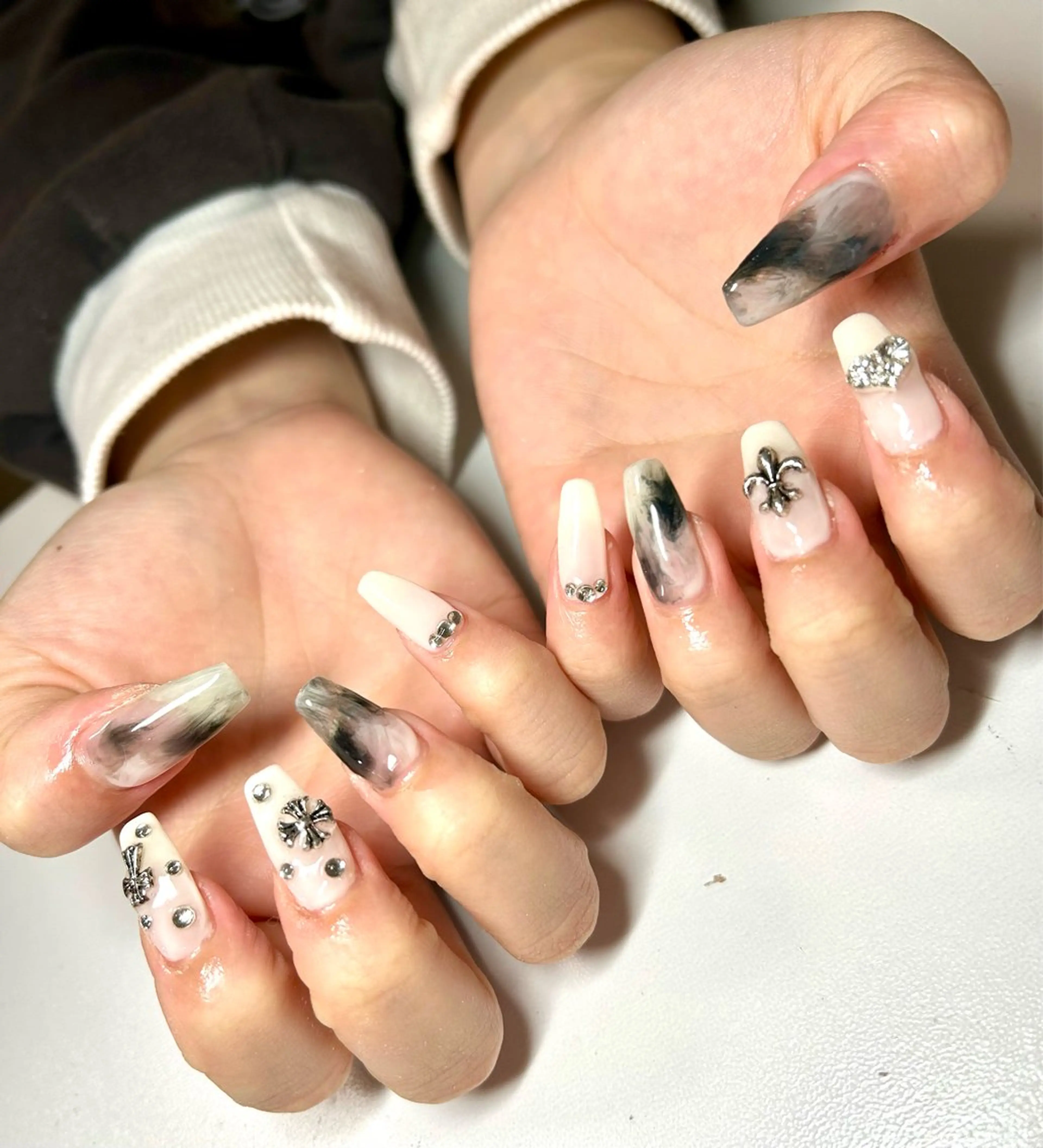 ネイル アートネイル ハンドネイル 🌙🫧CHARME (RUKA)🦋🫧のネイルデザイン