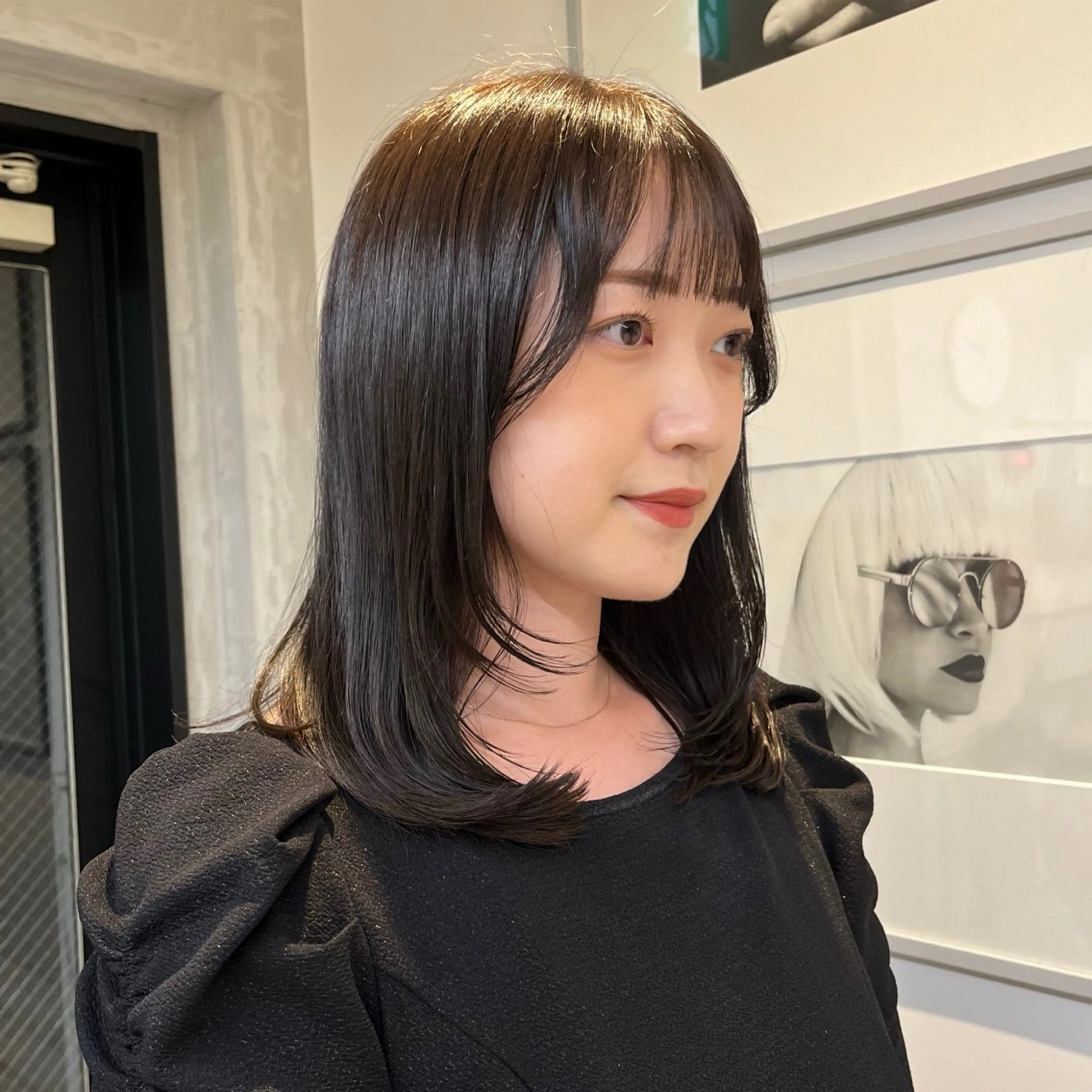 ミディアム カラー ベージュカラー ブラウンカラー ブラウンベージュ 透明感カラー グレージュ カット ヘアカラー トリートメント ヘッドスパ ヘアセット カジュアルを女っぽく 𝗮𝘆𝗮𝗰𝗼のヘアスタイル