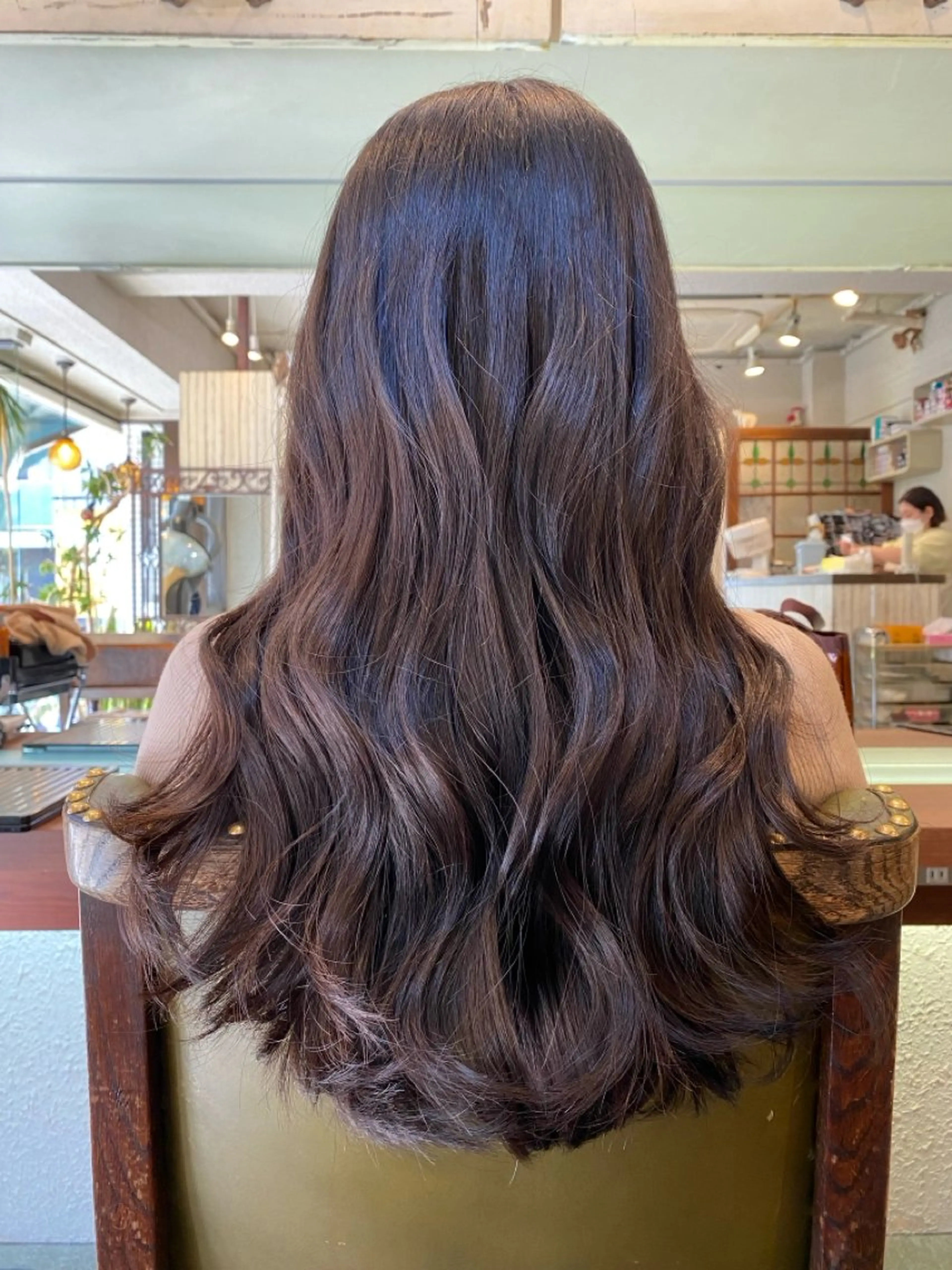 ロング タツキ／レイヤー／ パーマ／艶カラーのヘアスタイル