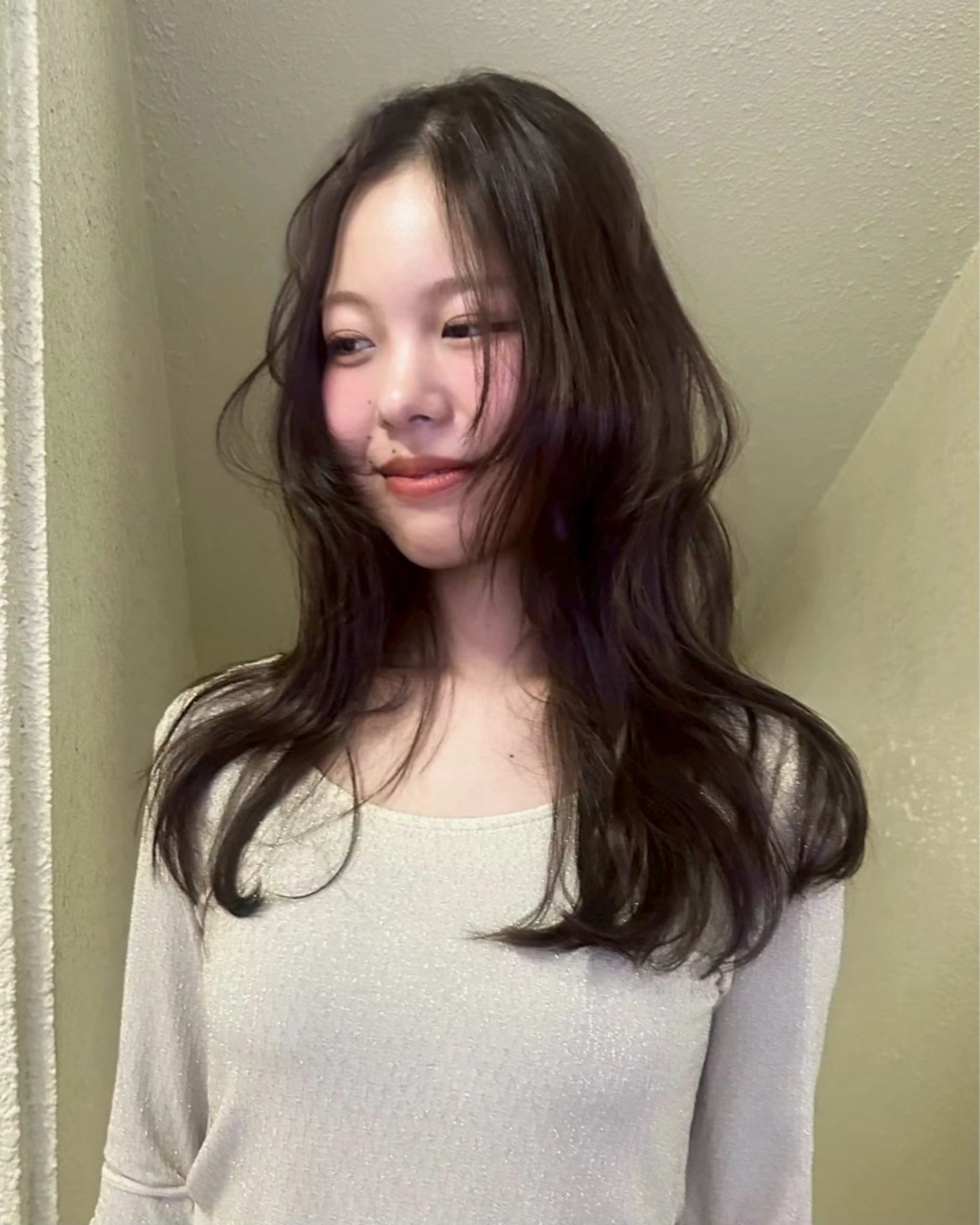 ロング カラー 透明感カラー ヘアカラー カラーモデル🧤 いろはのヘアスタイル
