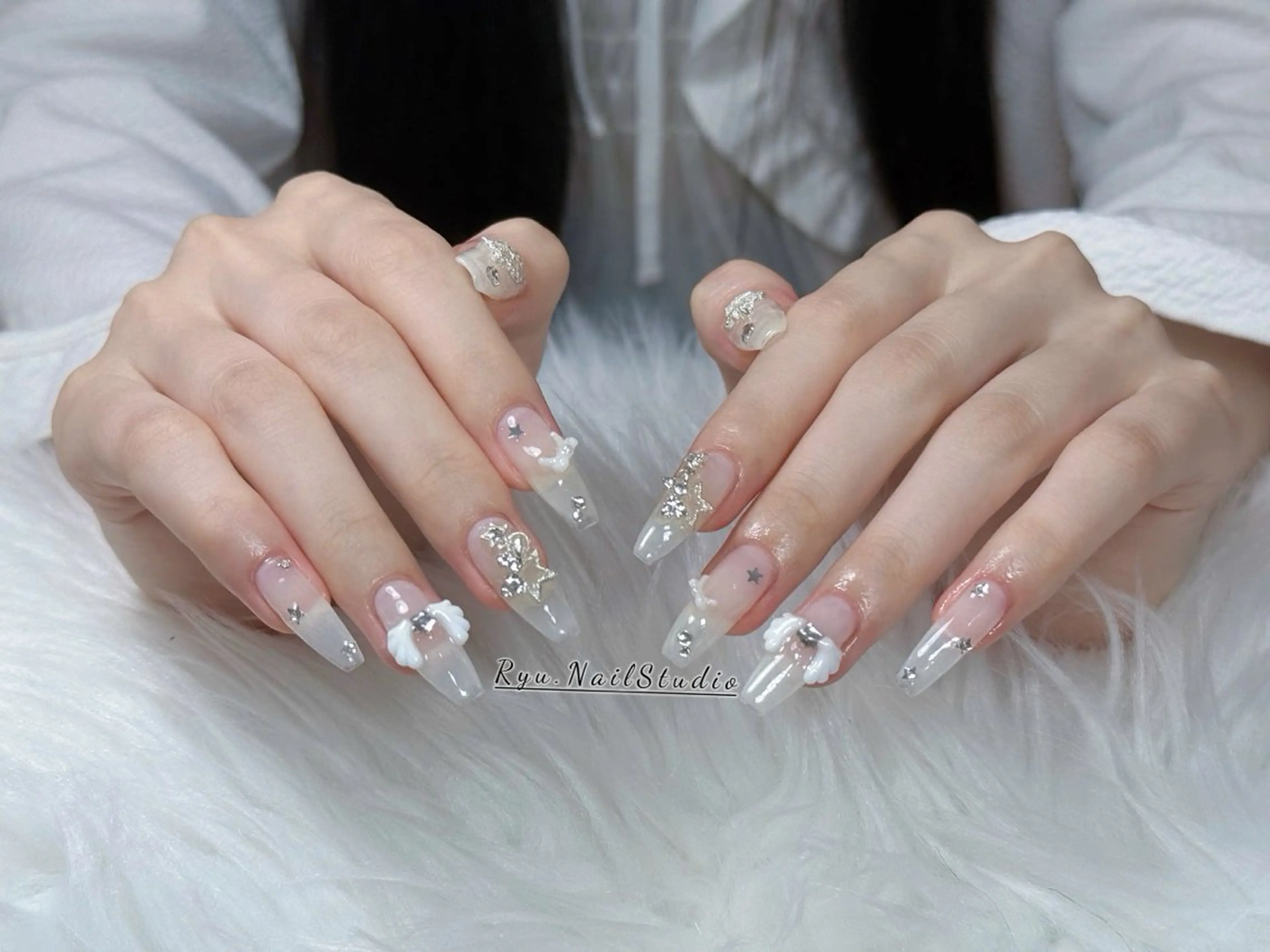 ネイル アートネイル フラワーネイル フレンチネイル ジェルネイル グラデーション ハンドネイル Ryunail所属・Ryu Nail NekoChanのネイルデザイン