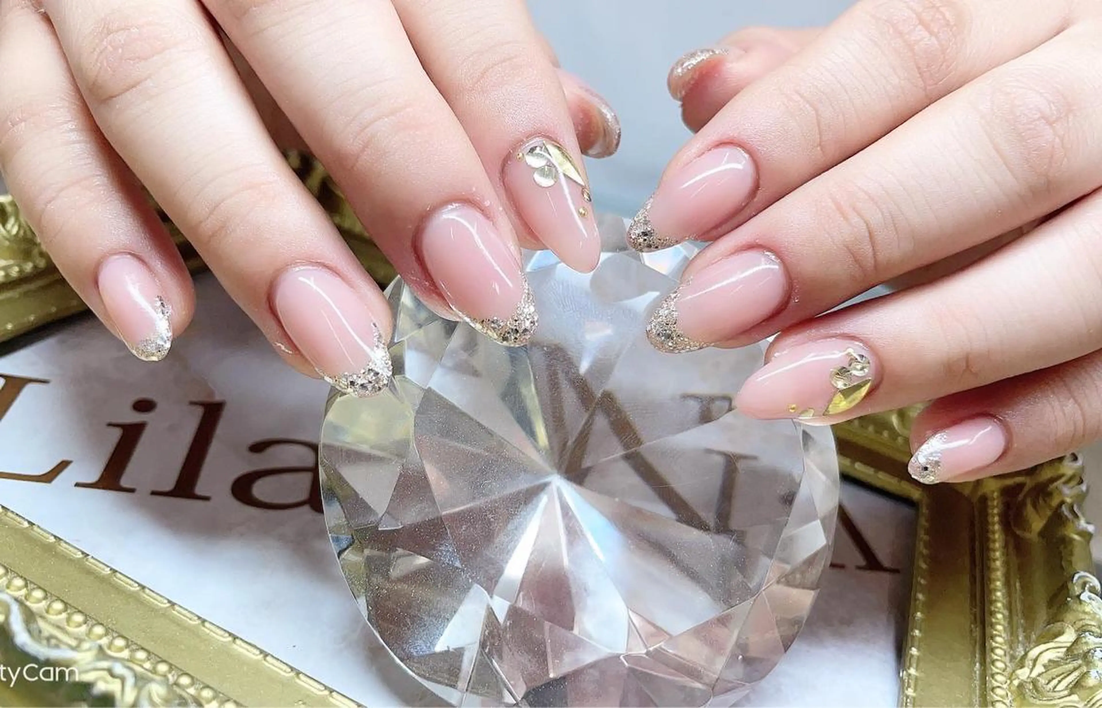 ネイル フレンチネイル ジェルネイル キラキラネイル ラメ(グリッター) ニュアンスネイル Lilas Nailのネイルデザイン