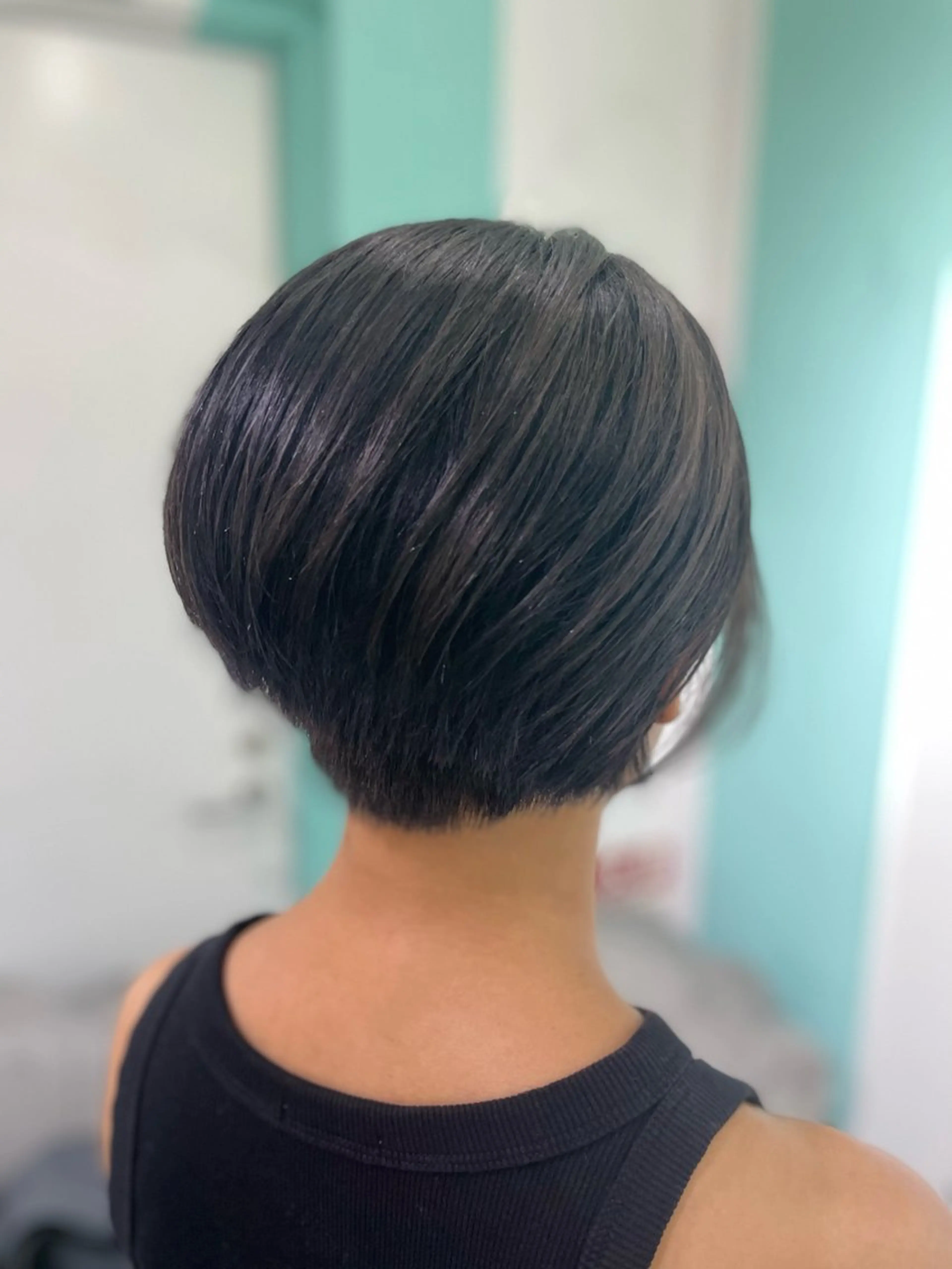 ショート ヘアカラー 原 千景のヘアスタイル