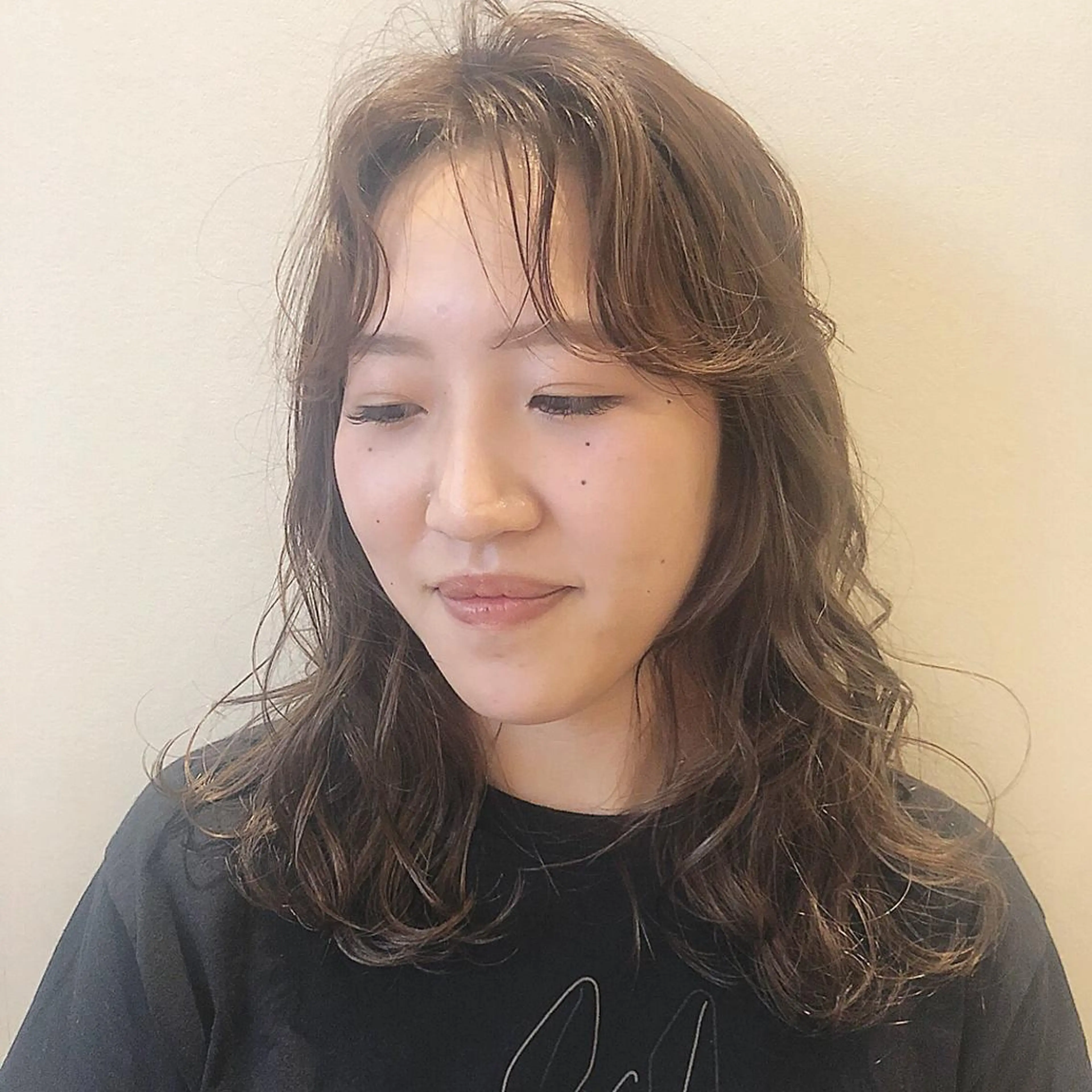 ミディアム カラー パーマ ミディアムパーマ カット ヘアカラー ニシダヒカリ🌙 髪質改善×似合わせのヘアスタイル