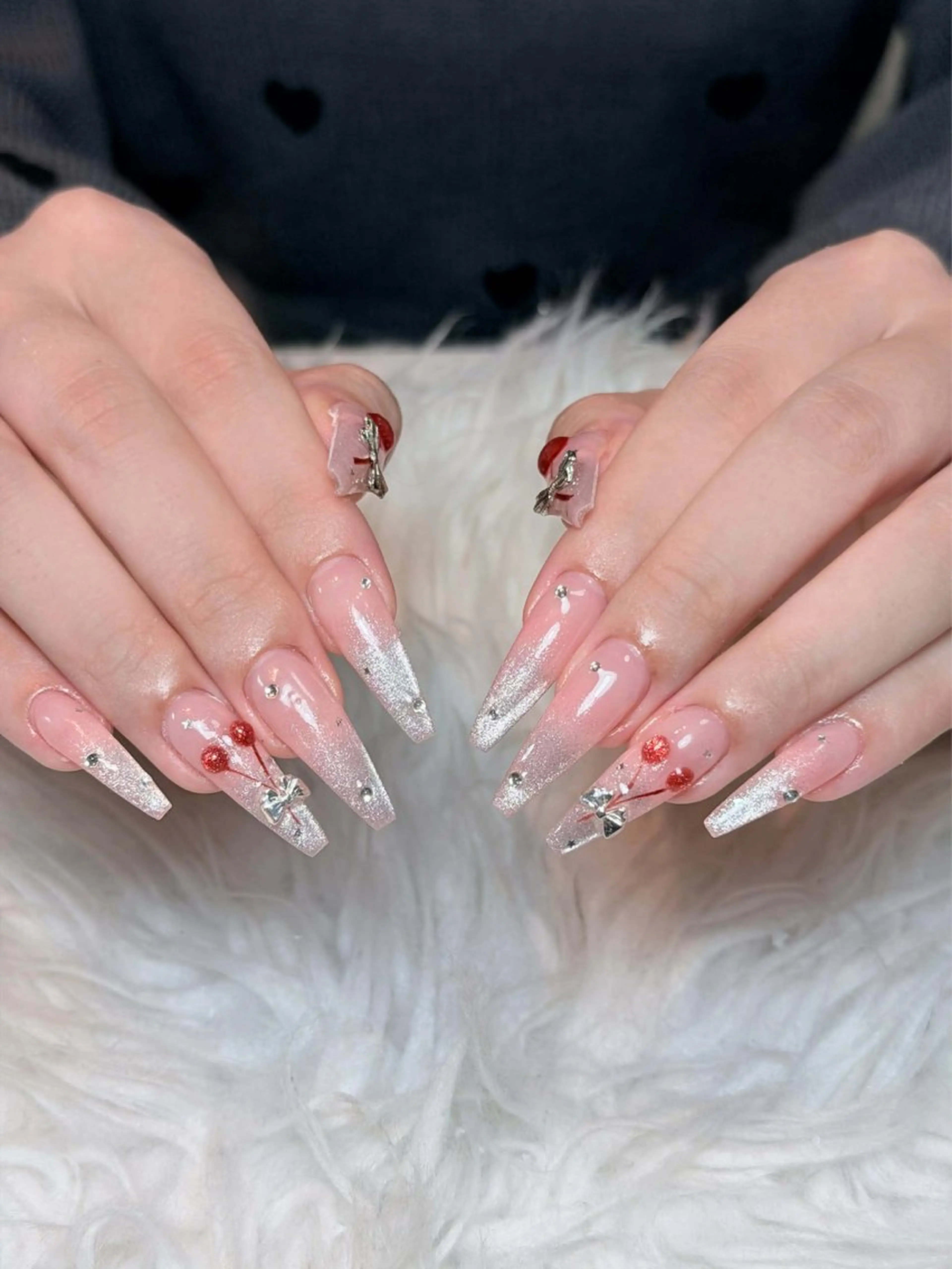 ネイル チークネイル ドット フレンチネイル グラデーション ハート ハンドネイル Julli NailStudioのネイルデザイン