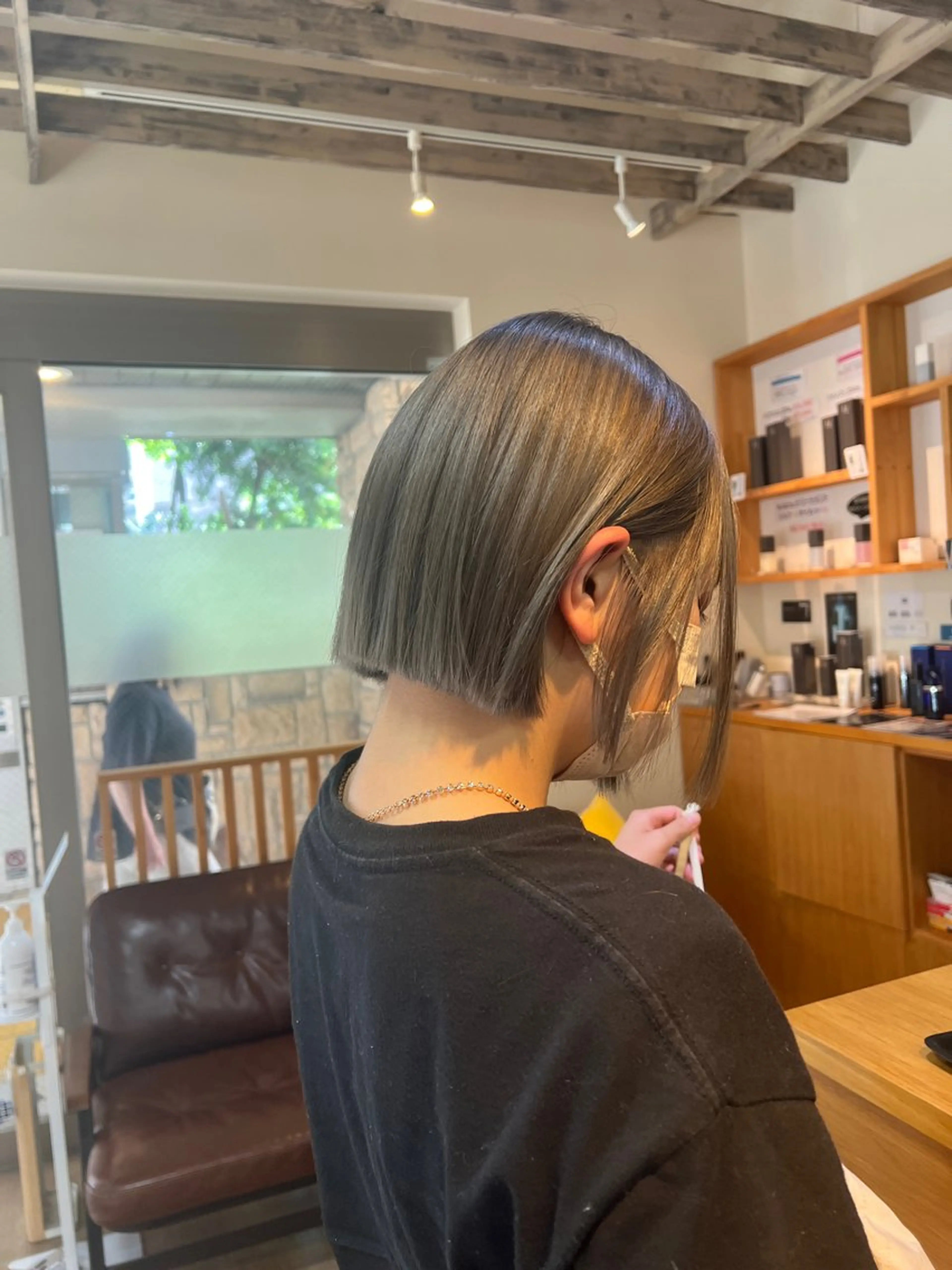 ショート カラー ブリーチ 透明感カラー グレージュ miku 三ノ輪のヘアスタイル